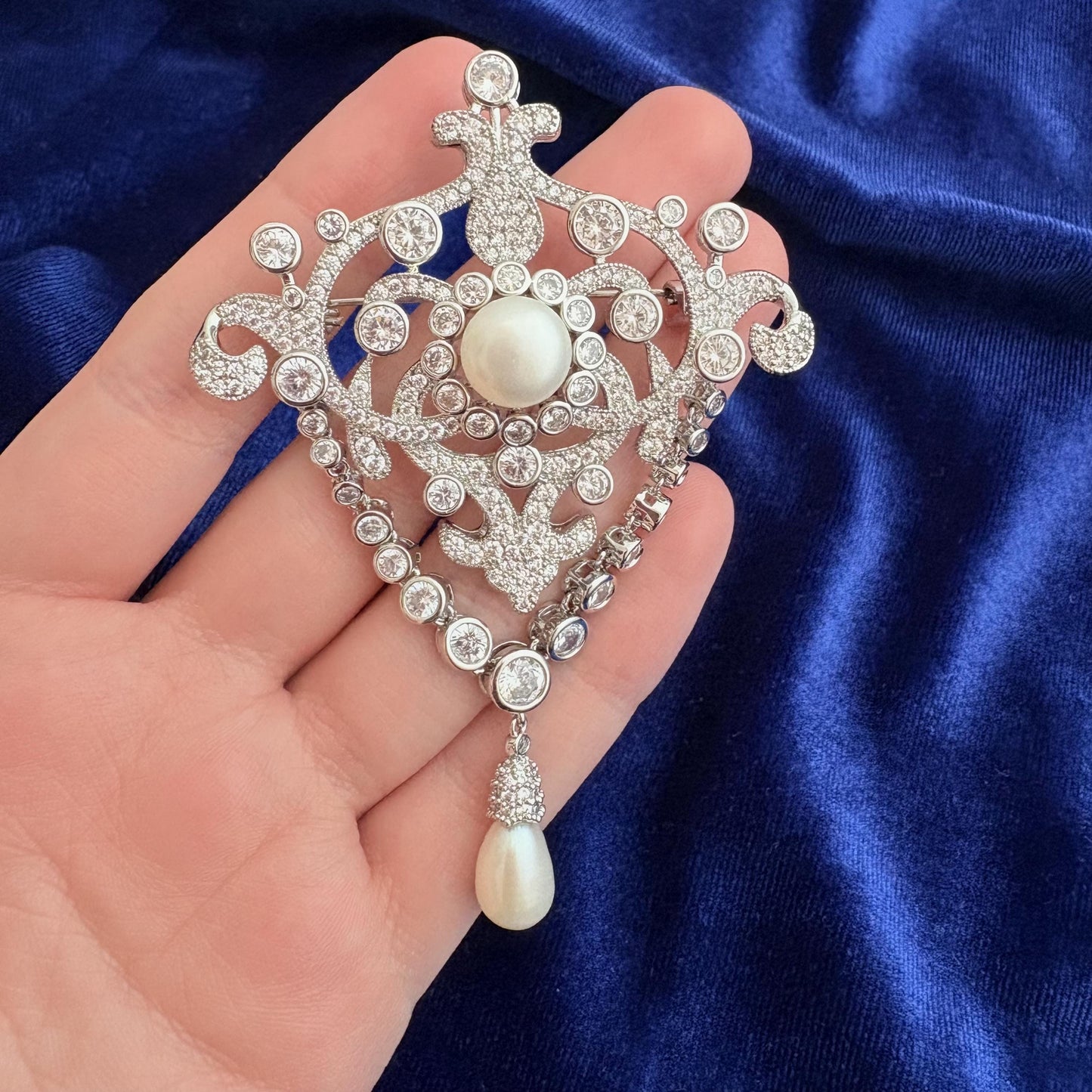 Queen Victoria Golden Jubilee Royal Dangling Drop Freshwater Pearl Brooch Silver 5A Cubic Zirconia Diamond Classic Pin Queen Elizabeth II