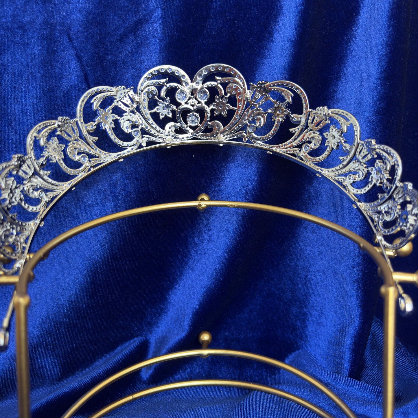 Heart Designed Romantic Style Wedding Crown Cubic Zirconia Simulated Diamond Bridal Tiara Hearts and Floral Dainty Elegant Details Diadem