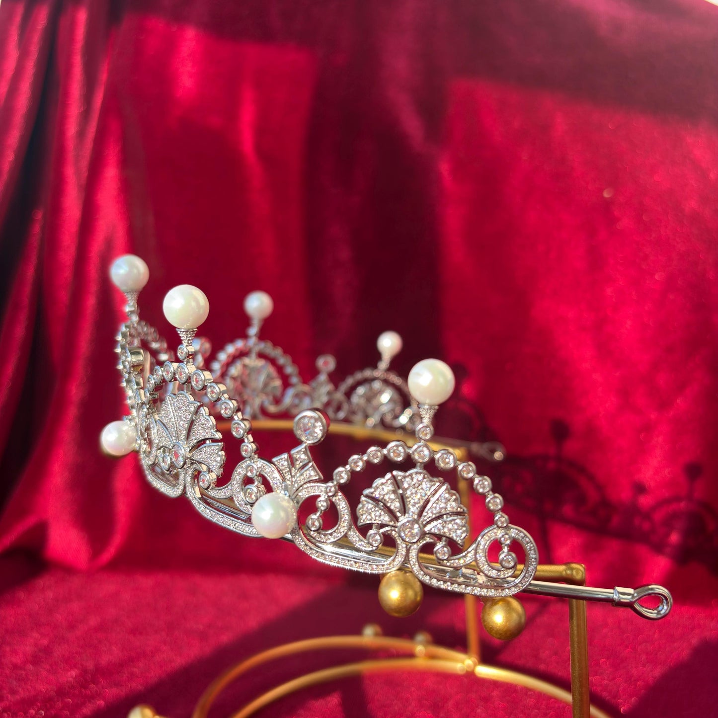 Bridal Pearl Tiara Shell Motif Luxury Wedding Crown Crown Art Nouveau Headpiece for Bride Elegant Vintage CZ Diamond Dainty Princess Tiara