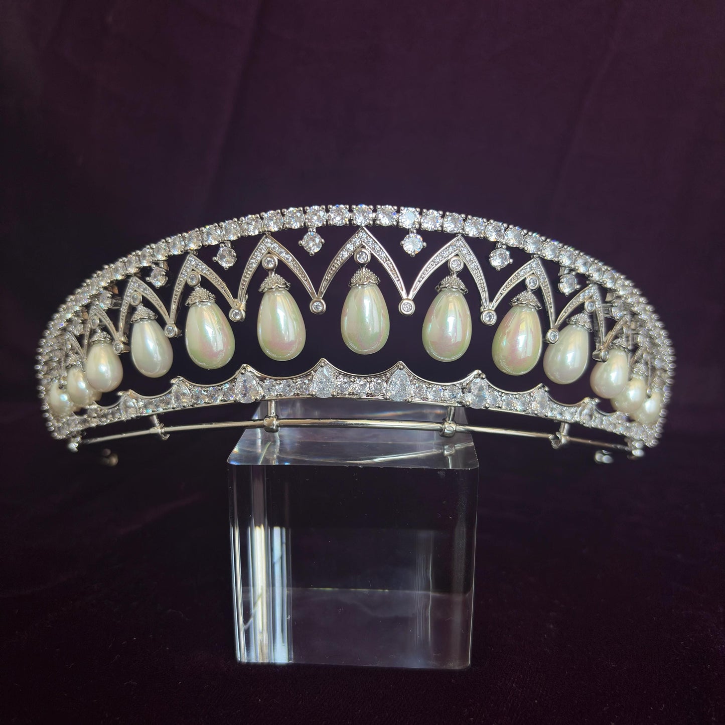 Bridal Pearl Tiara Classic Luxury Wedding Crown Baroque Dangling Drop Pearl Diadem for Bride Baroque Style Crown