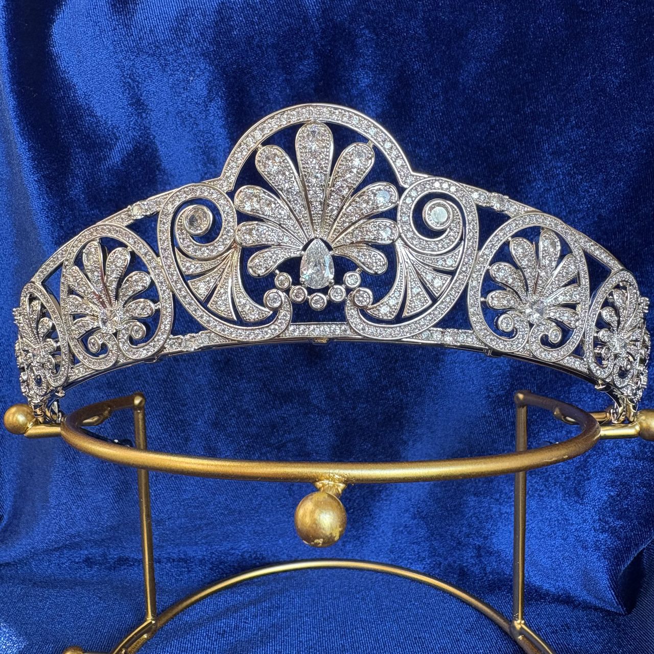 Queen Mary’s Gloucester Honeysuckle Tiara