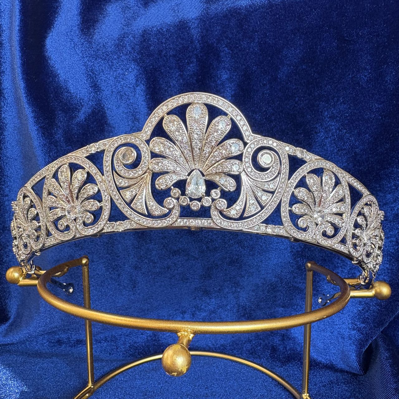 Queen Mary’s Gloucester Honeysuckle Tiara