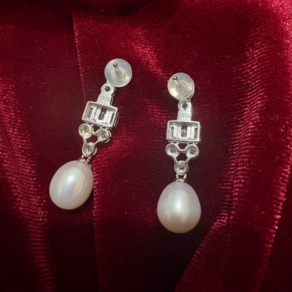 Kate Middleton Bahrain Pearl Earrings aka Queen Elizabeth II's 1947 Wedding Gift Earrings