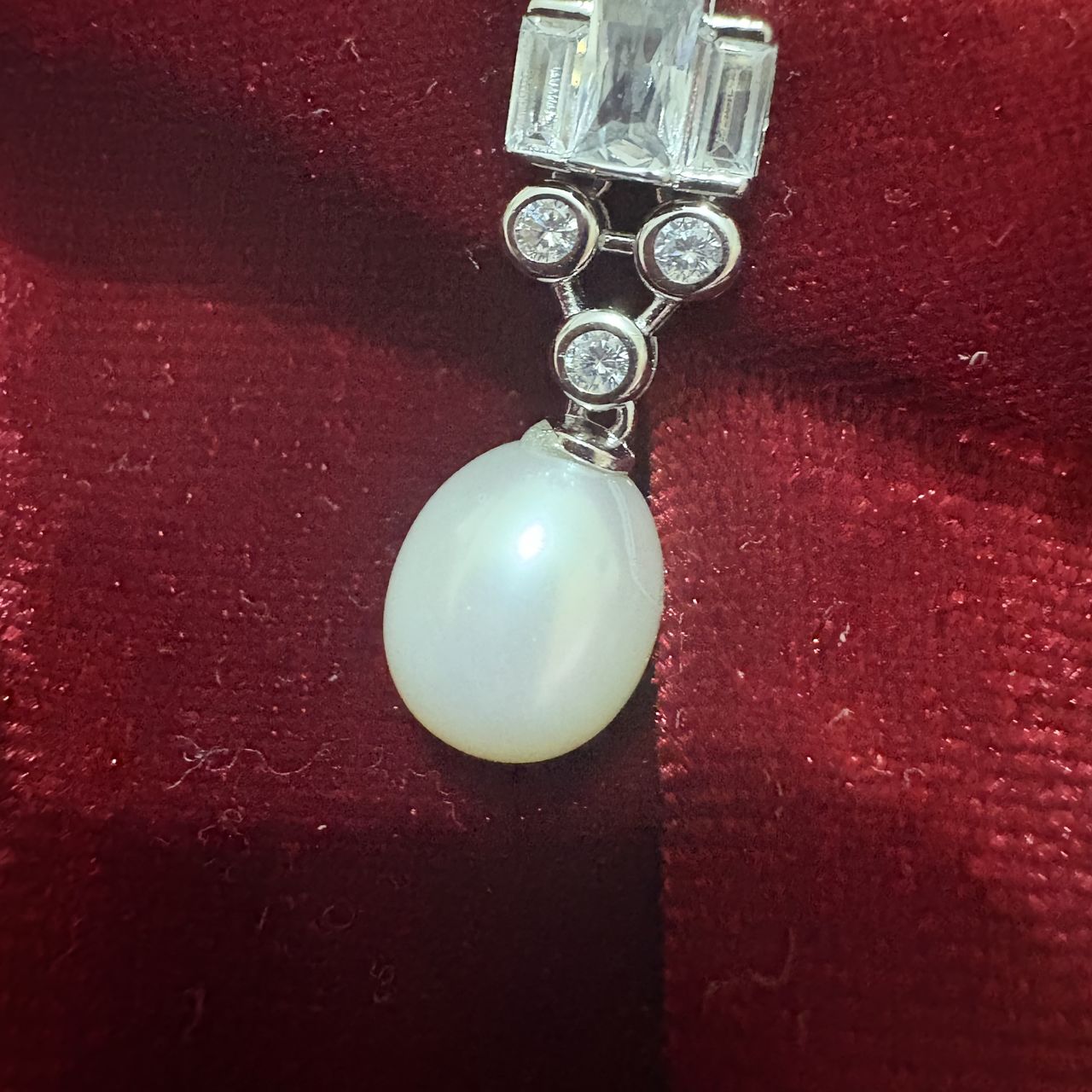 Kate Middleton Bahrain Pearl Earrings aka Queen Elizabeth II's 1947 Wedding Gift Earrings