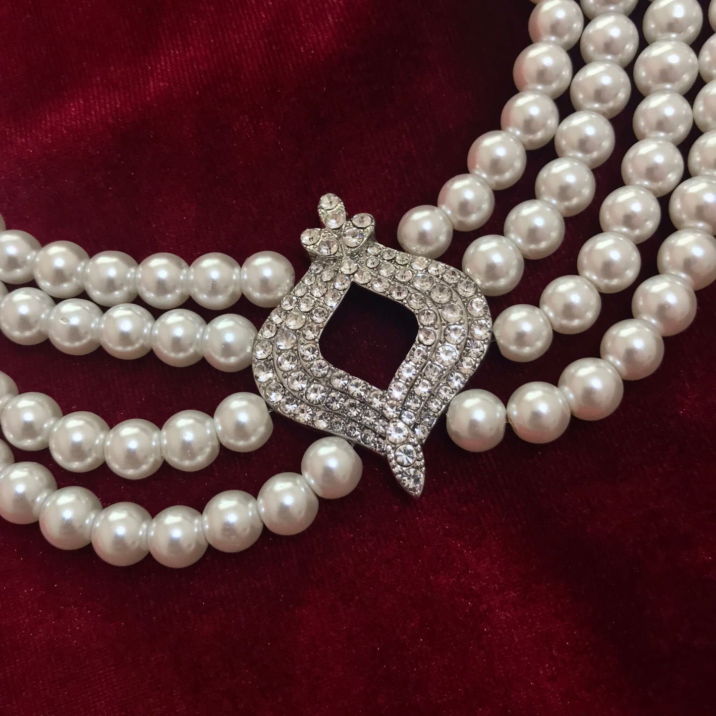 Kate Middleton - Queen Elizabeth II Pearl Choker
