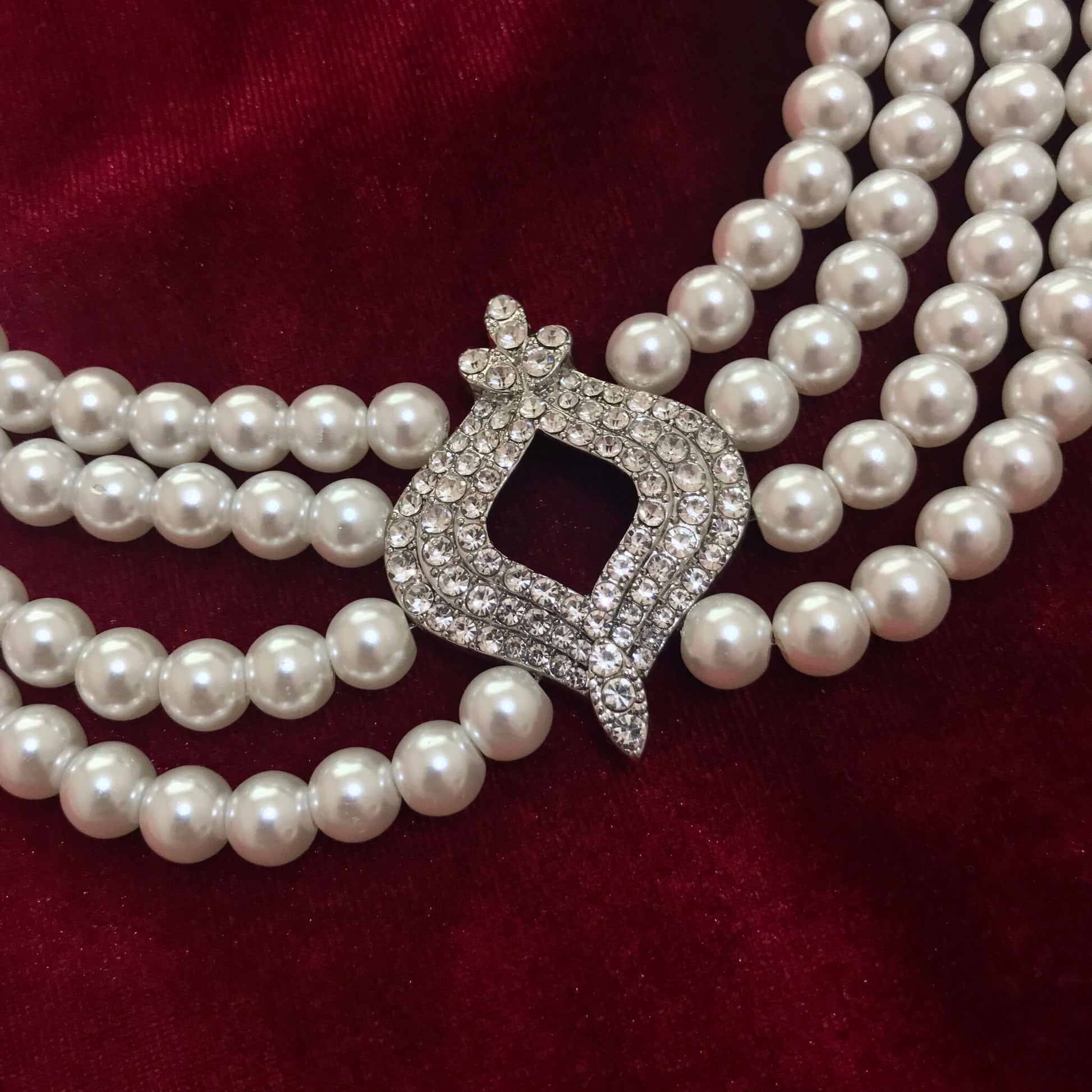Kate Middleton - Queen Elizabeth II Pearl Choker
