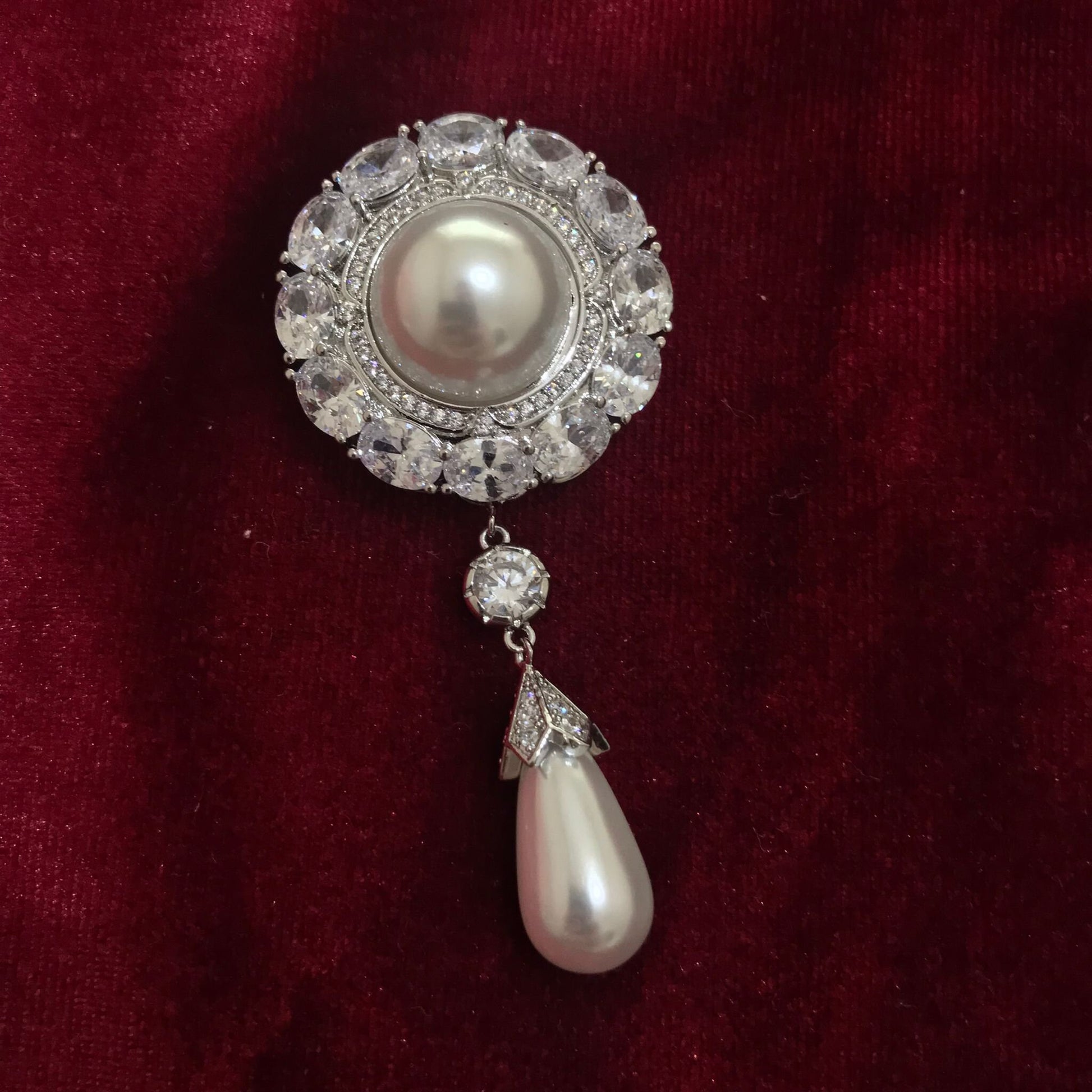 HM Queen Elizabeth II’s Pearl Cambridge Royal Brooch Luxury Ultra-Reflective 5A CZ Simulated Diamonds & Excellent Craftmanship Crown Jewels