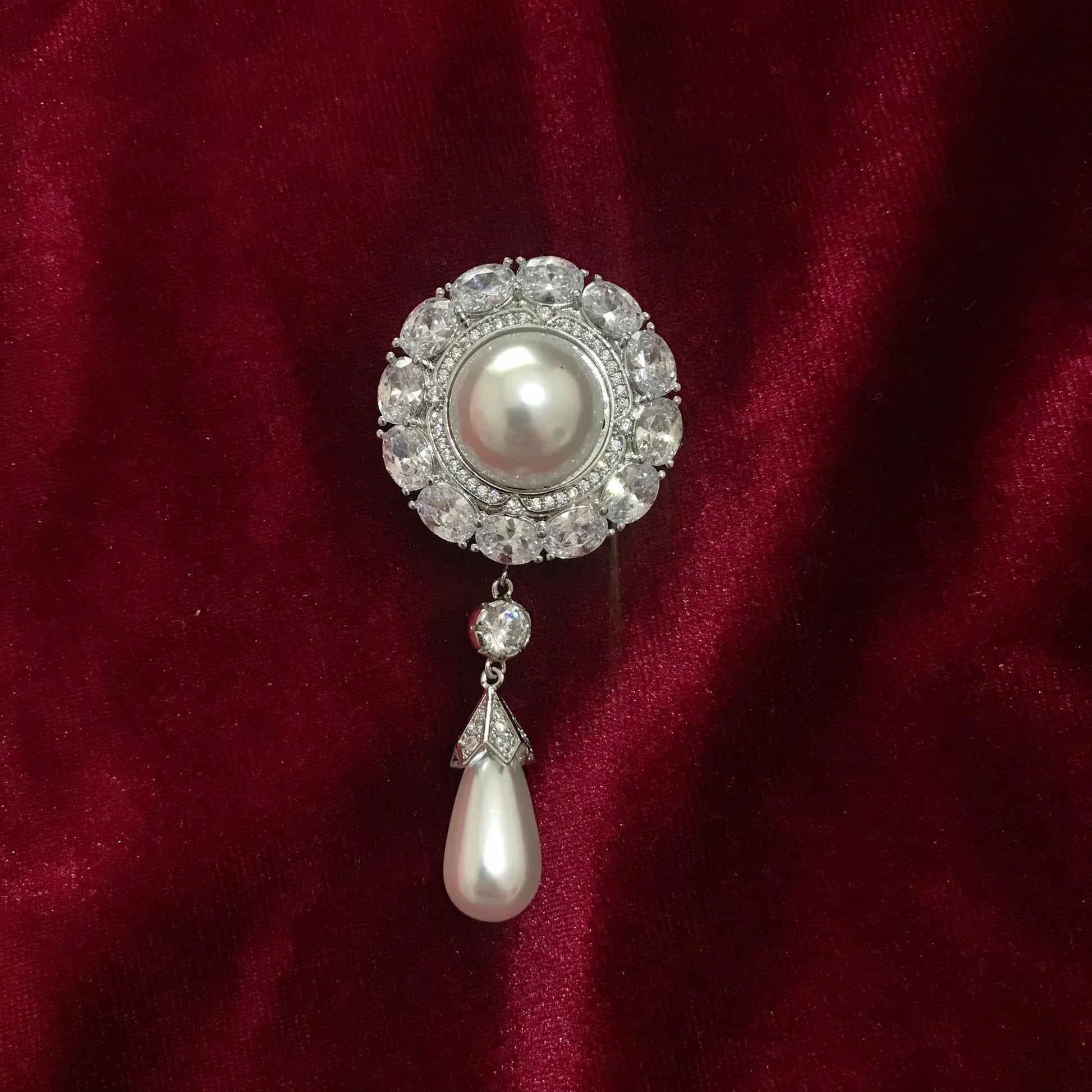 HM Queen Elizabeth II’s Pearl Cambridge Royal Brooch Luxury Ultra-Reflective 5A CZ Simulated Diamonds & Excellent Craftmanship Crown Jewels