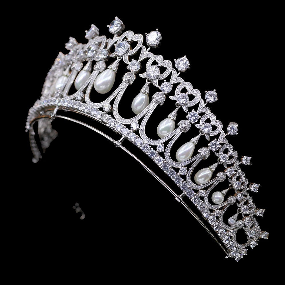 Queen Mary's Lover's Knot Tiara - Queen Elizabeth II - Kate Middleton - Diana Spencer Royal Bridal Tiara Wedding Headpiece