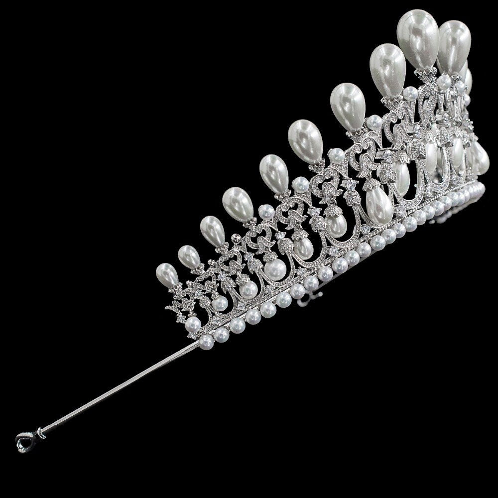 The Bavarian Lover's Knot Tiara