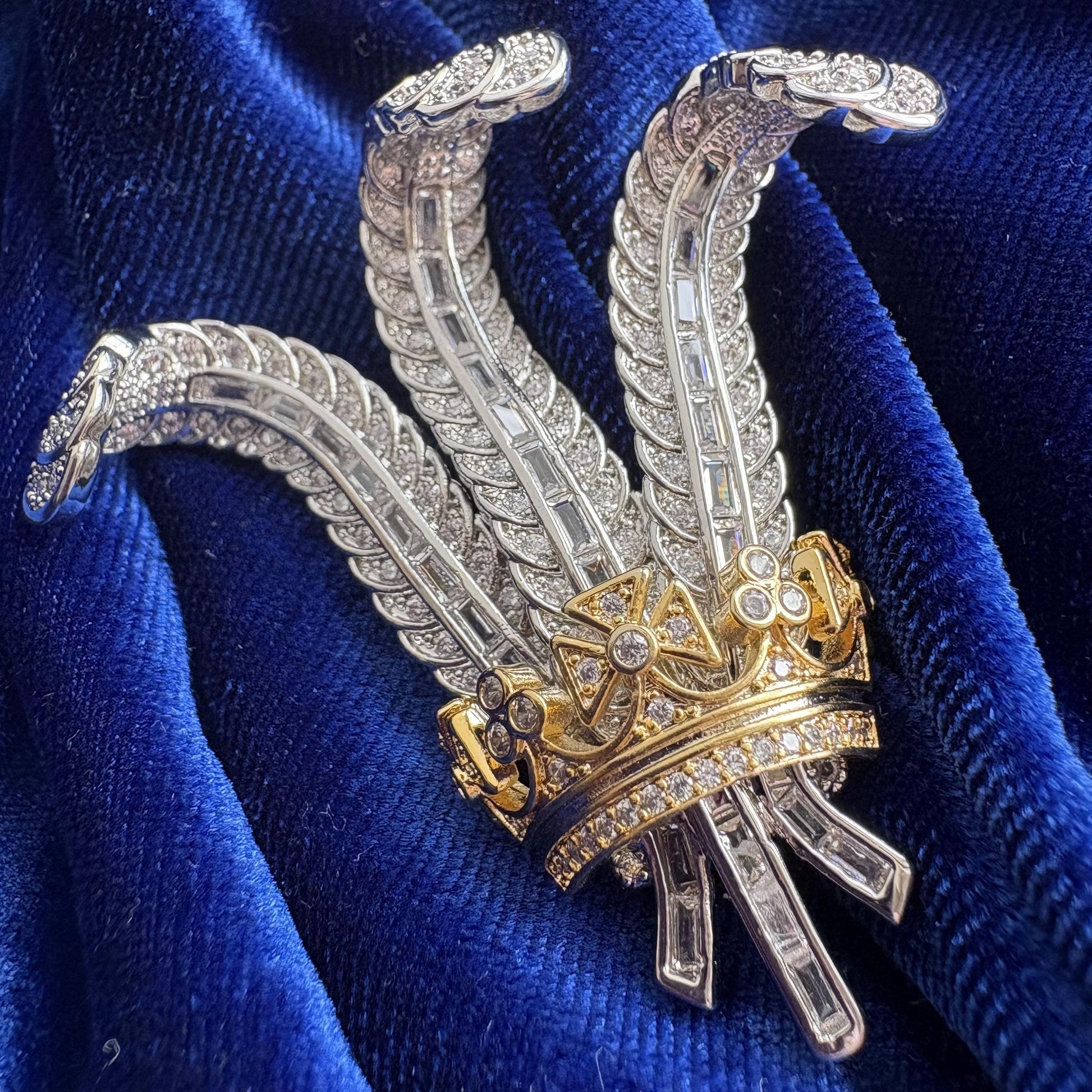 Prince of Wales Feather Brooch Duchess of Windsor Gold & Silver Royal Jewelry Full CZ Diamond Cubic Zircon Wedding Style Luxury Bridal Pin