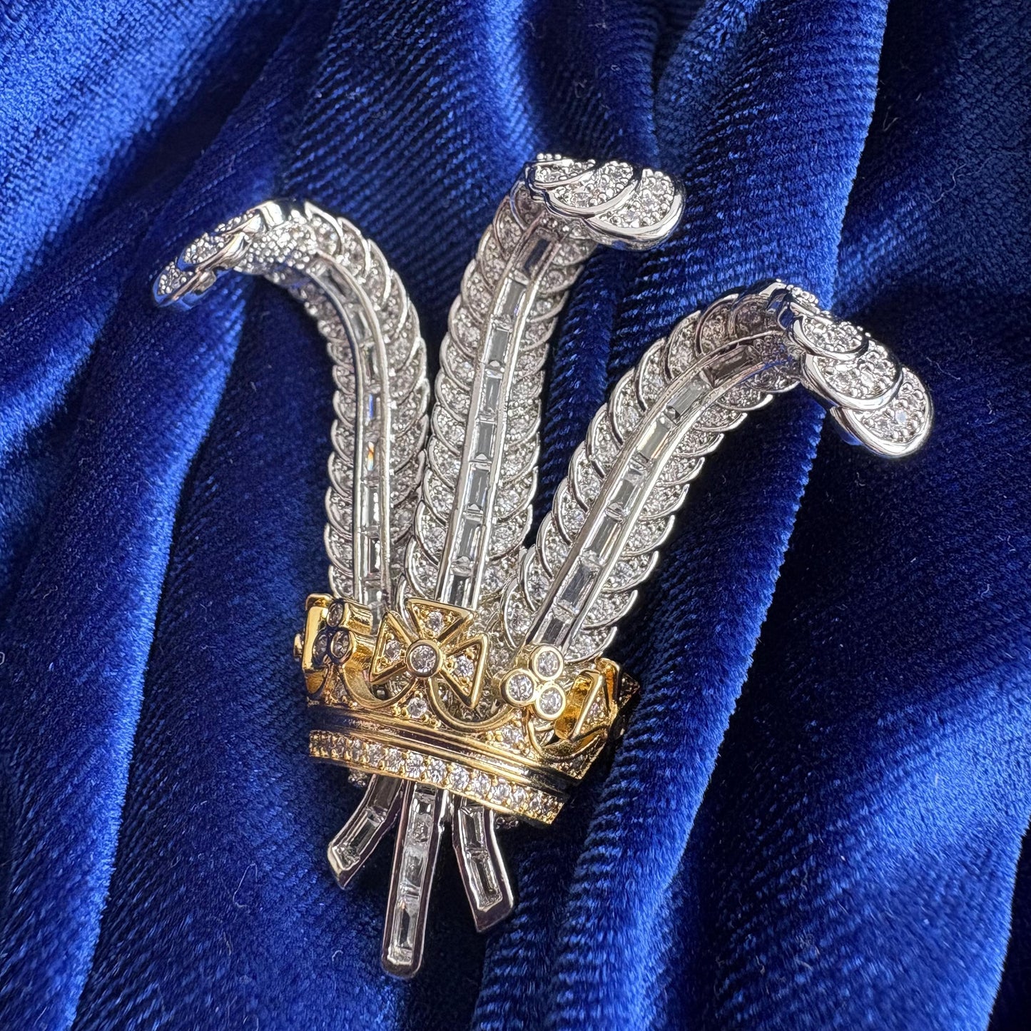 Prince of Wales Feather Brooch Duchess of Windsor Gold & Silver Royal Jewelry Full CZ Diamond Cubic Zircon Wedding Style Luxury Bridal Pin