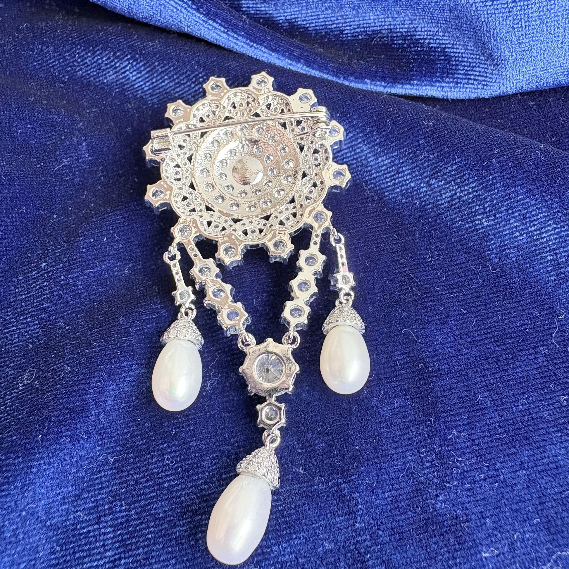 The Teck Corsage Brooch Queen Elizabeth II 5A Cubiz Zirconia drop dangling Freshwater Pearl Pin Silver Royal Replica Jewelry Luxury Handmade