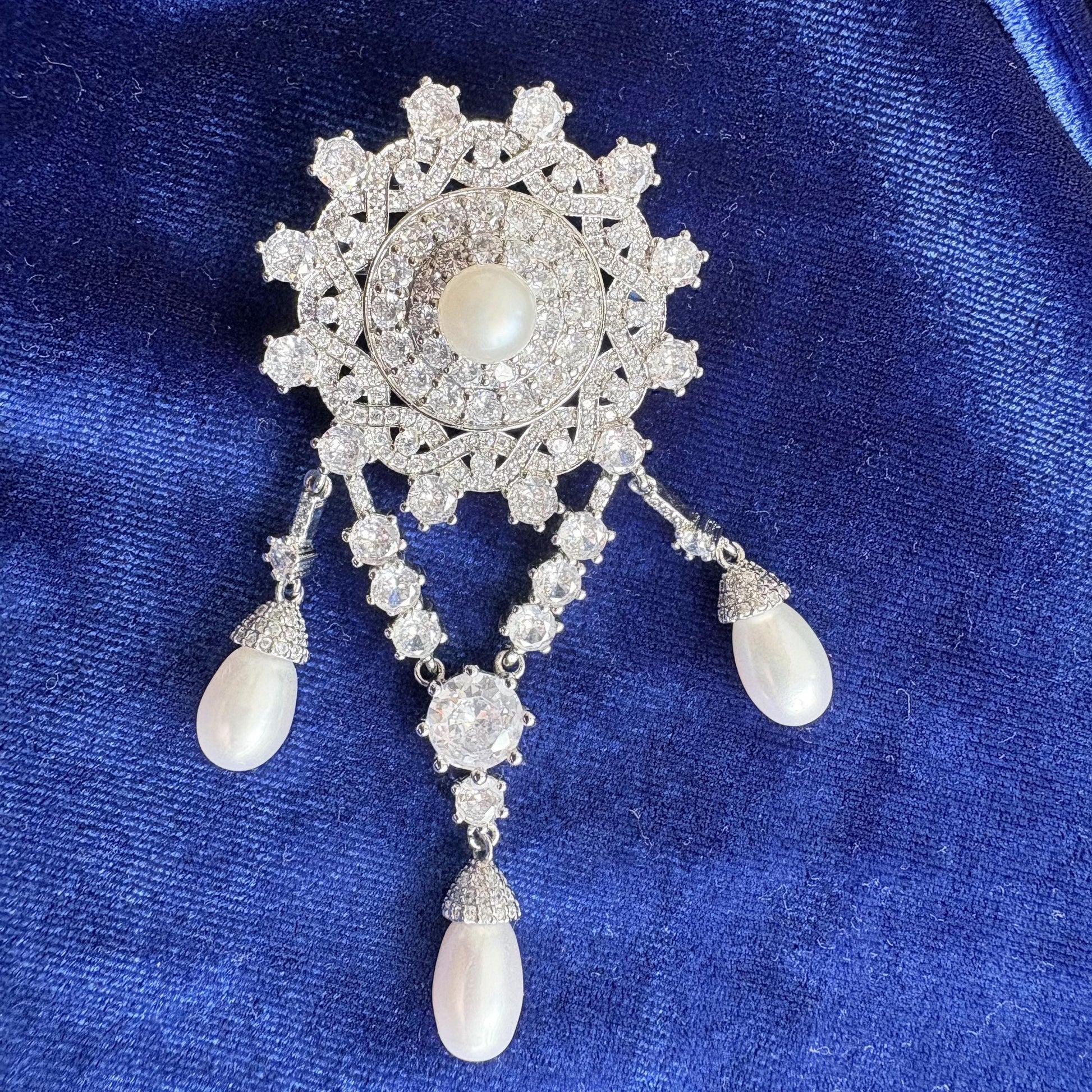 the teck corsage freshwater pearl brooch