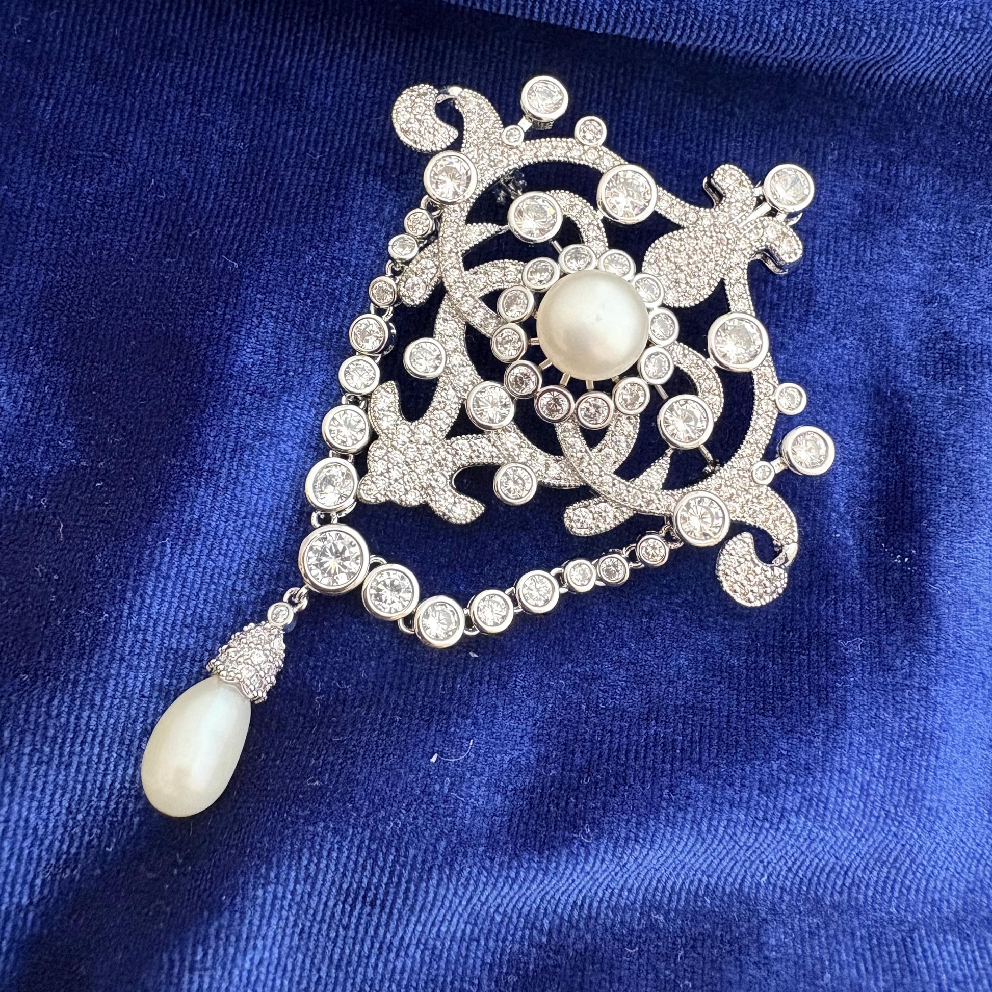 Queen Victoria Golden Jubilee Royal Dangling Drop Freshwater Pearl Brooch Silver 5A Cubic Zirconia Diamond Classic Pin Queen Elizabeth II