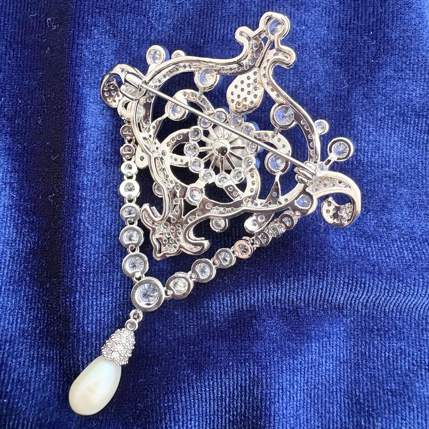 Queen Victoria Golden Jubilee Royal Dangling Drop Freshwater Pearl Brooch Silver 5A Cubic Zirconia Diamond Classic Pin Queen Elizabeth II