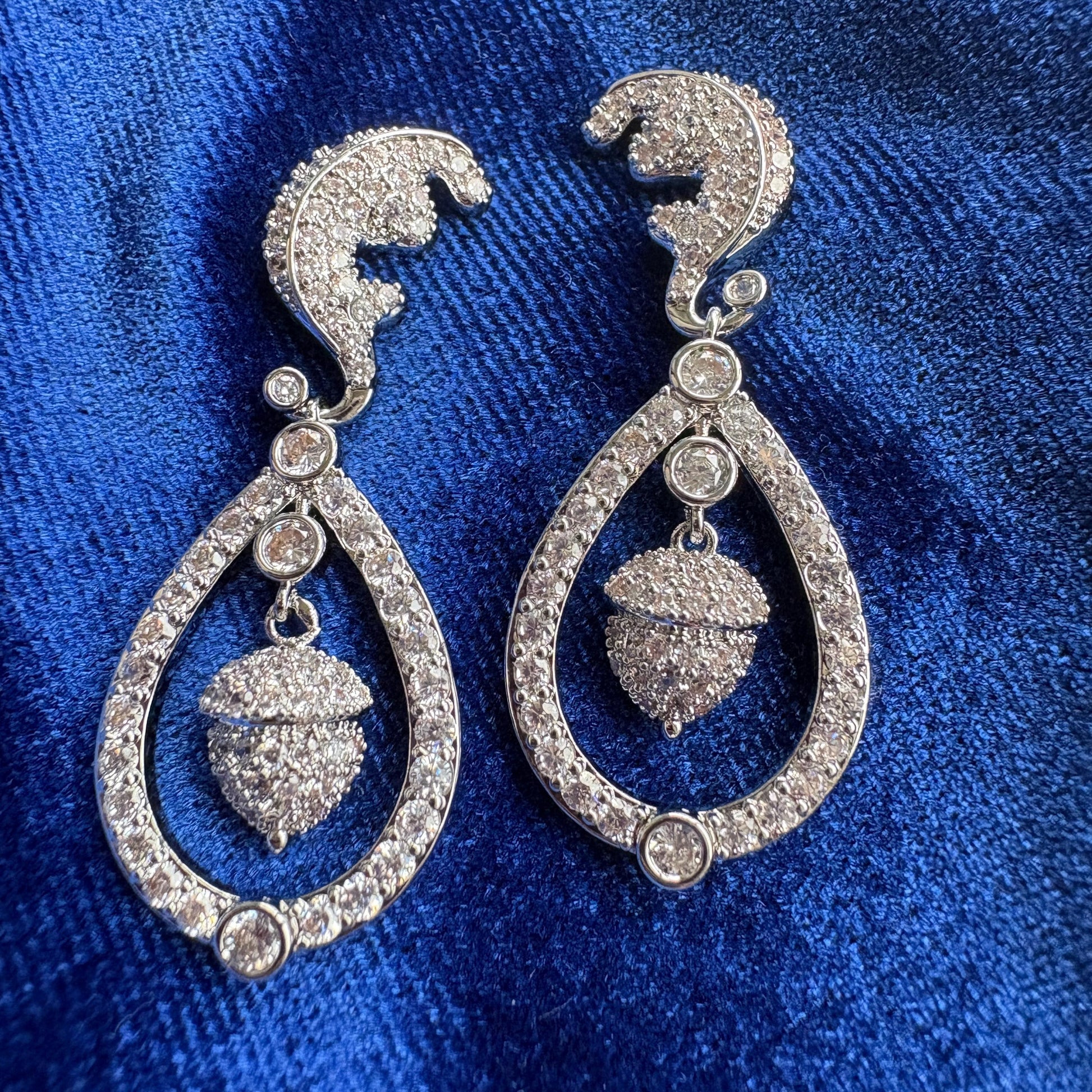 Catherine, Princess of Wales Duchess of Cambridge Wedding Bridal Earrings Silver CZ Zirconia Dangle Drop Luxury Royal Jewelry Classic