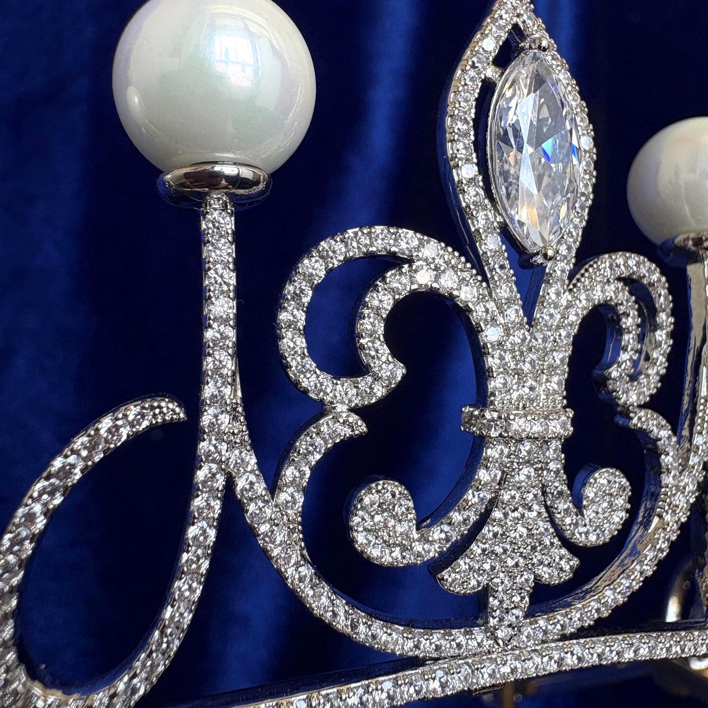 Queen Letizia of Spain Pearl Fleur de Lys Tiara Royal Jewelry Cubic Zirconia Diamond Bridal Wedding Crown Silver Classic Baroque Headpiece