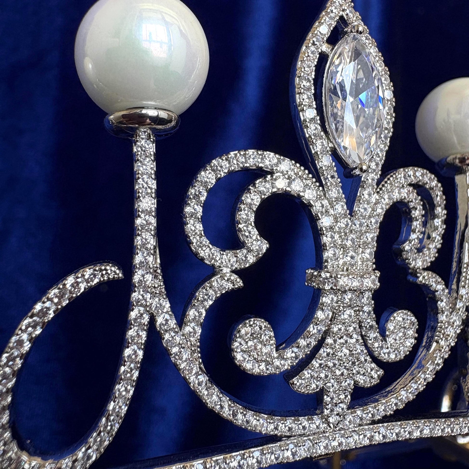 Queen Letizia of Spain Pearl Fleur de Lys Tiara Royal Jewelry Cubic Zirconia Diamond Bridal Wedding Crown Silver Classic Baroque Headpiece