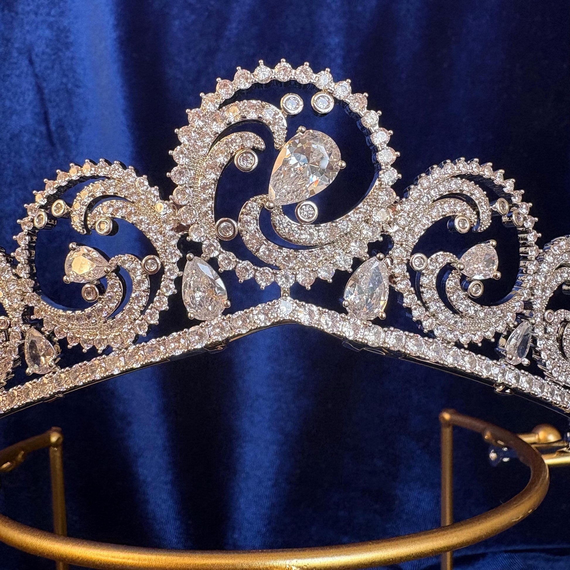 Modern Round Wave Scroll Bridal Tiara Cubic Zirconia American Diamond Wedding Crown Jewels Silver Bridal Headpiece Elegant