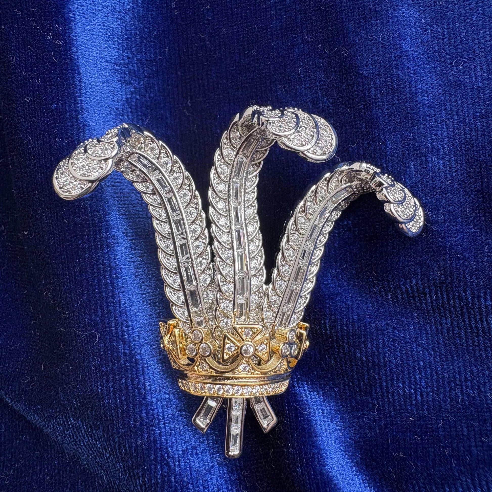 Prince of Wales Feather Brooch Duchess of Windsor Gold & Silver Royal Jewelry Full CZ Diamond Cubic Zircon Wedding Style Luxury Bridal Pin