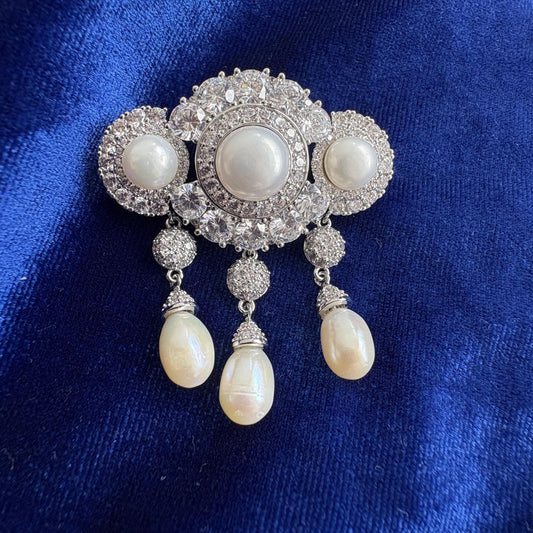 Queen Alexandra's Wedding Gift Brooch Queen Elizabeth II Royal Jewelry Cubic Zirconia Diamond Luxury Silver Freshwater Pearl Drop Dangle Pin