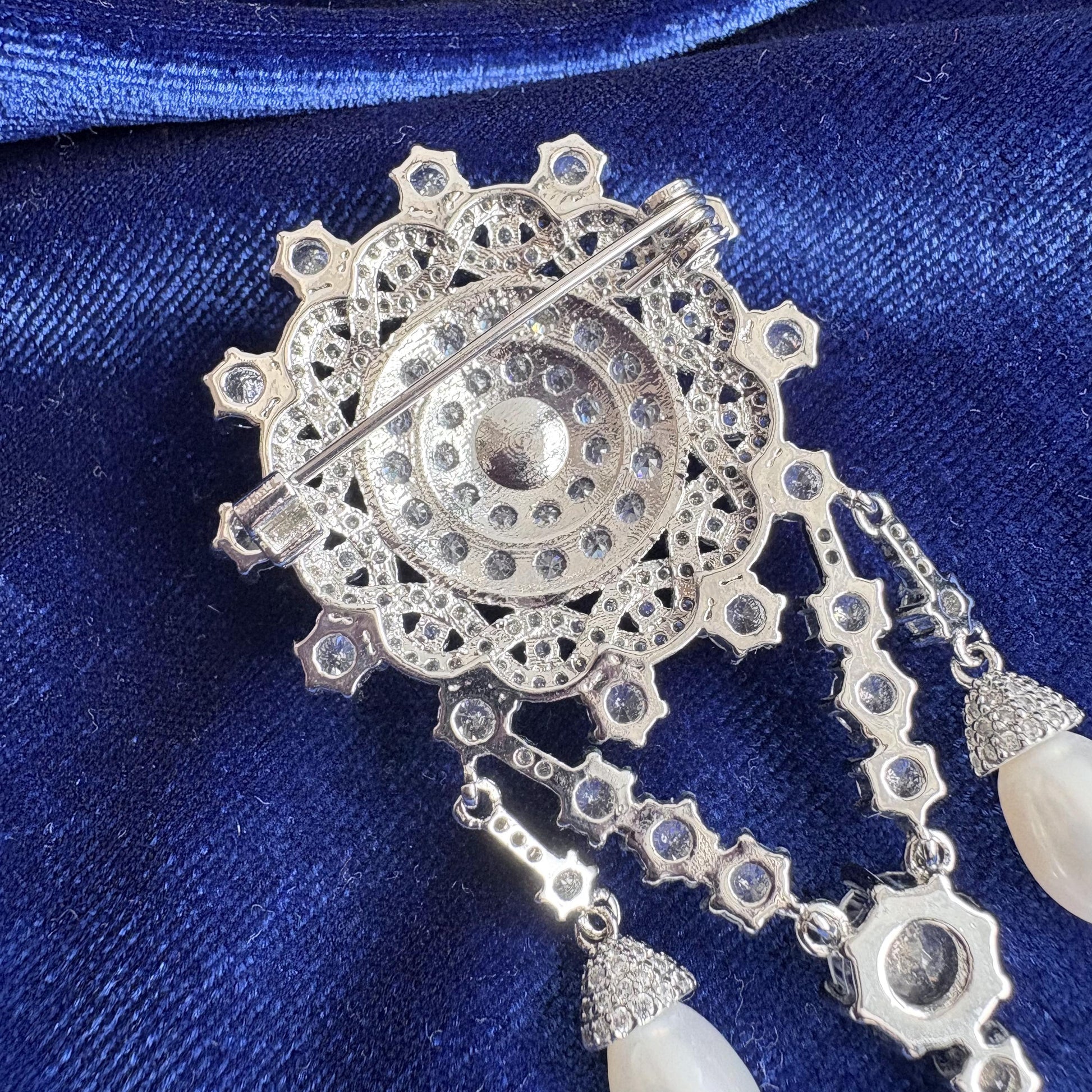 The Teck Corsage Brooch Queen Elizabeth II 5A Cubiz Zirconia drop dangling Freshwater Pearl Pin Silver Royal Replica Jewelry Luxury Handmade