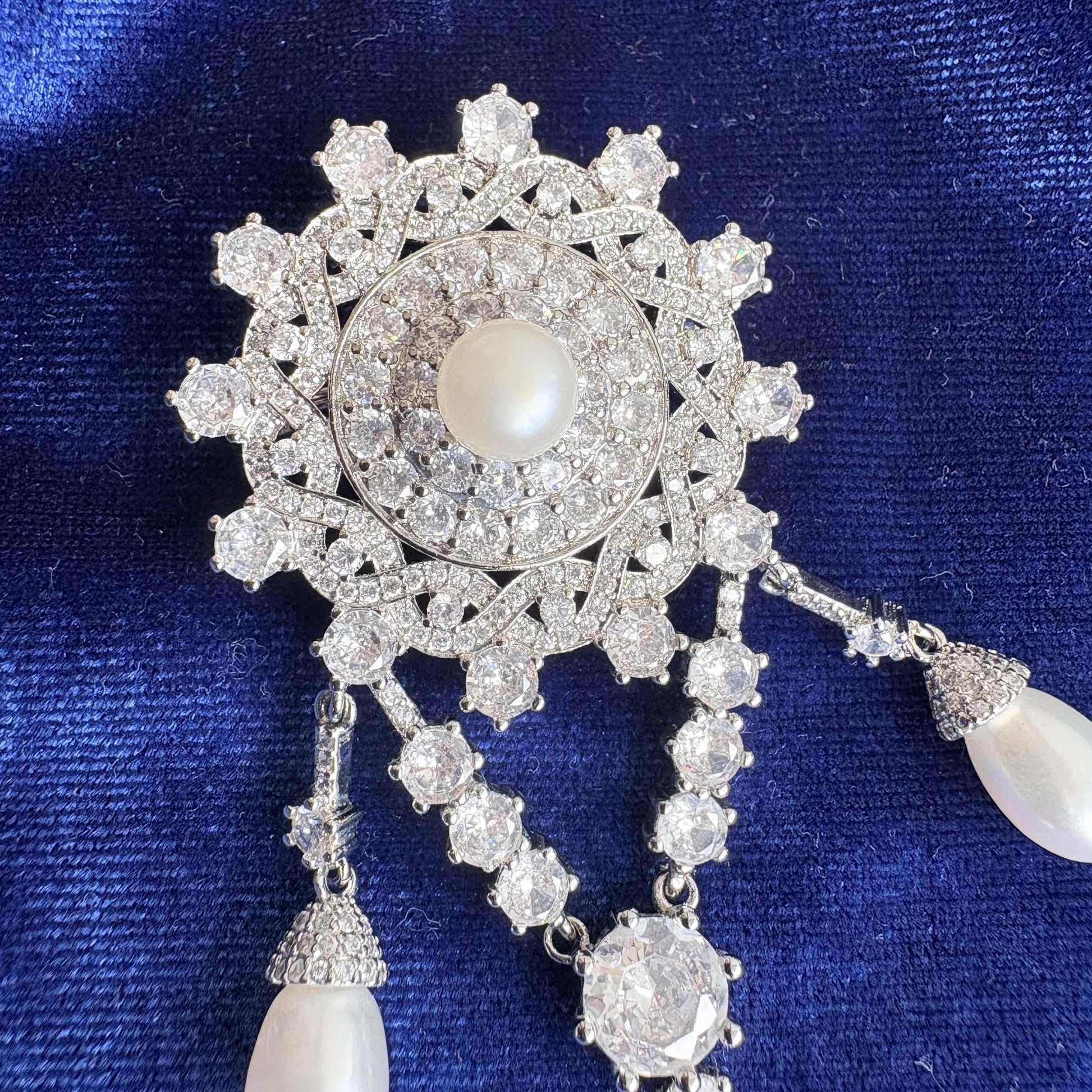 The Teck Corsage Brooch Queen Elizabeth II 5A Cubiz Zirconia drop dangling Freshwater Pearl Pin Silver Royal Replica Jewelry Luxury Handmade