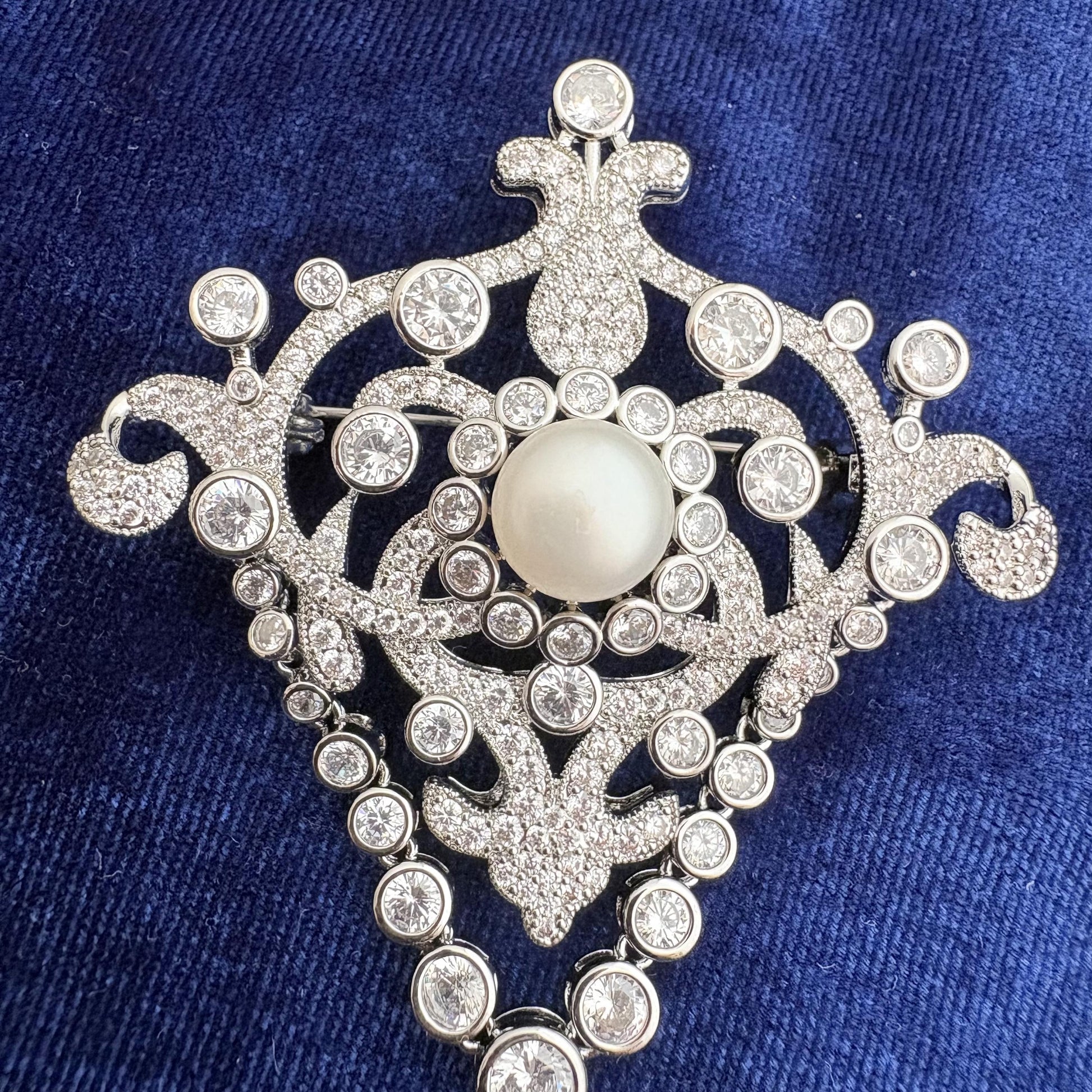 Queen Victoria Golden Jubilee Royal Dangling Drop Freshwater Pearl Brooch Silver 5A Cubic Zirconia Diamond Classic Pin Queen Elizabeth II