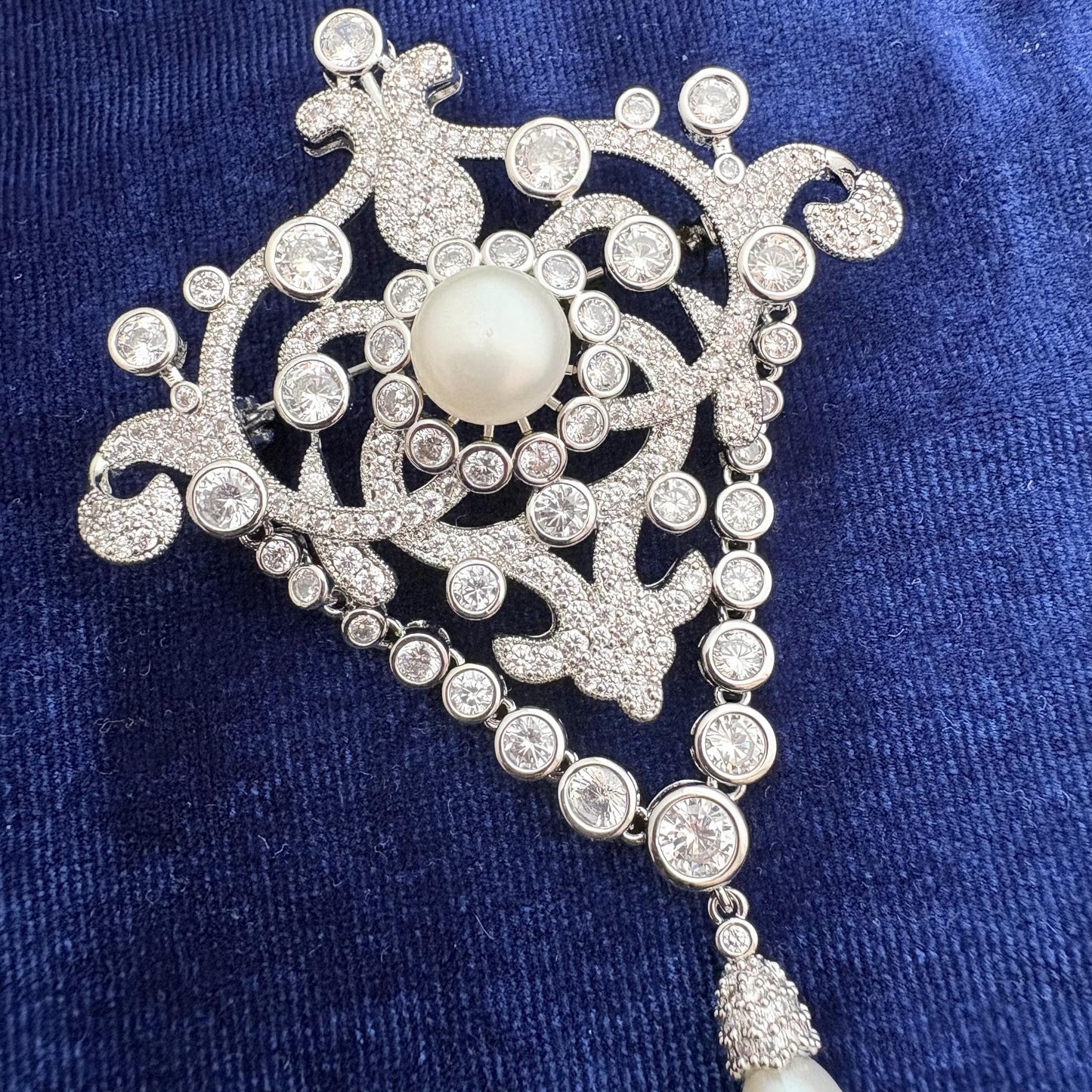 Queen Victoria Golden Jubilee Royal Dangling Drop Freshwater Pearl Brooch Silver 5A Cubic Zirconia Diamond Classic Pin Queen Elizabeth II