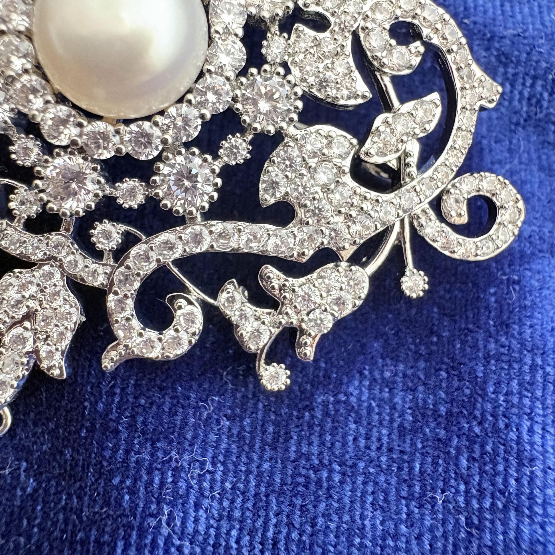 Victorian Style Pearl & Luxury Cubic Zirconia Brooch Freshwater Pearl Stomacher Silver Handmade Vintage Pin Royal Bridal Style