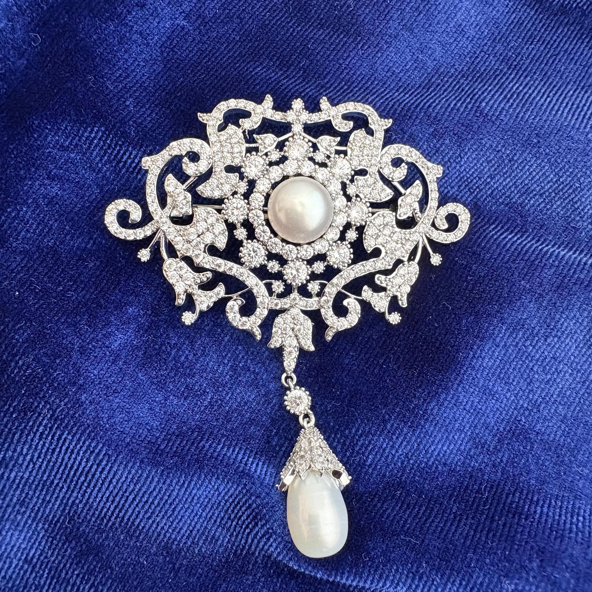 queen elizabeth ii brooches the richmond brooch