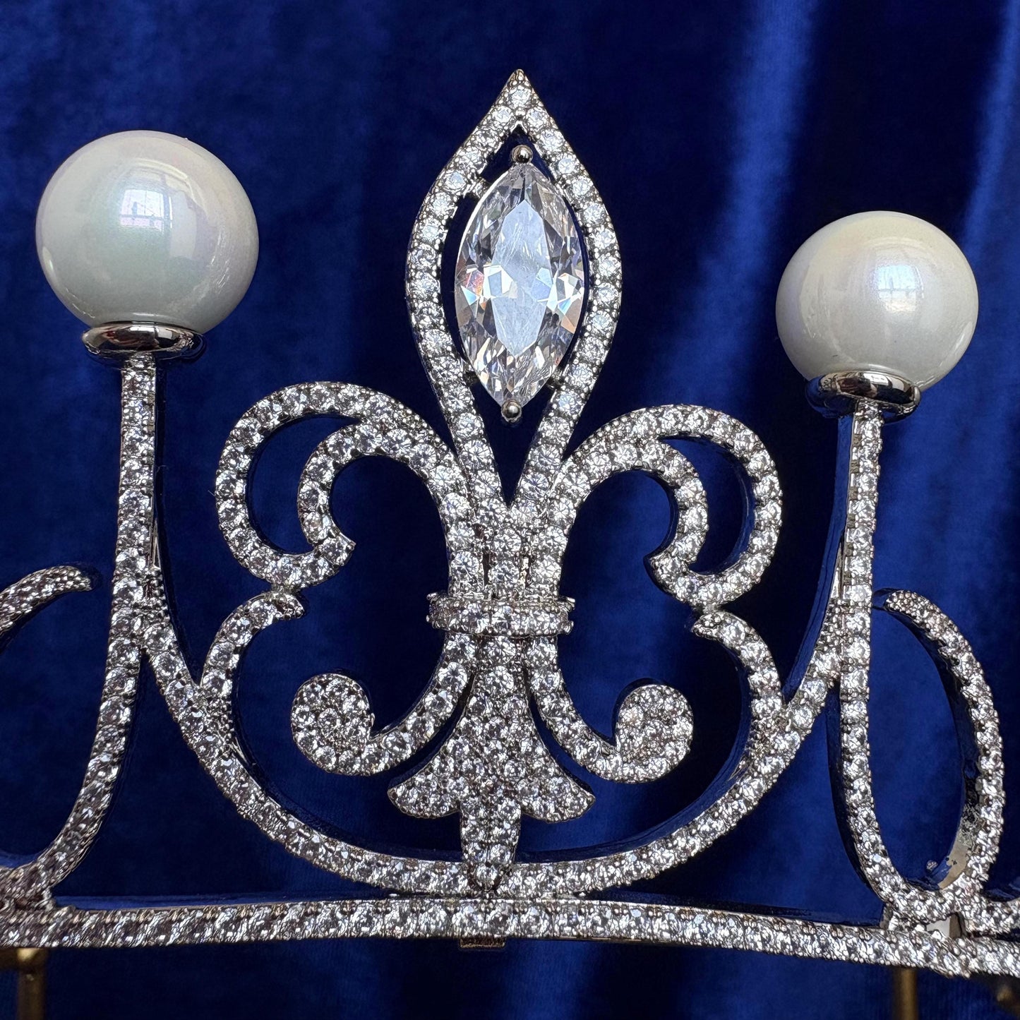 Queen Letizia of Spain Pearl Fleur de Lys Tiara Royal Jewelry Cubic Zirconia Diamond Bridal Wedding Crown Silver Classic Baroque Headpiece