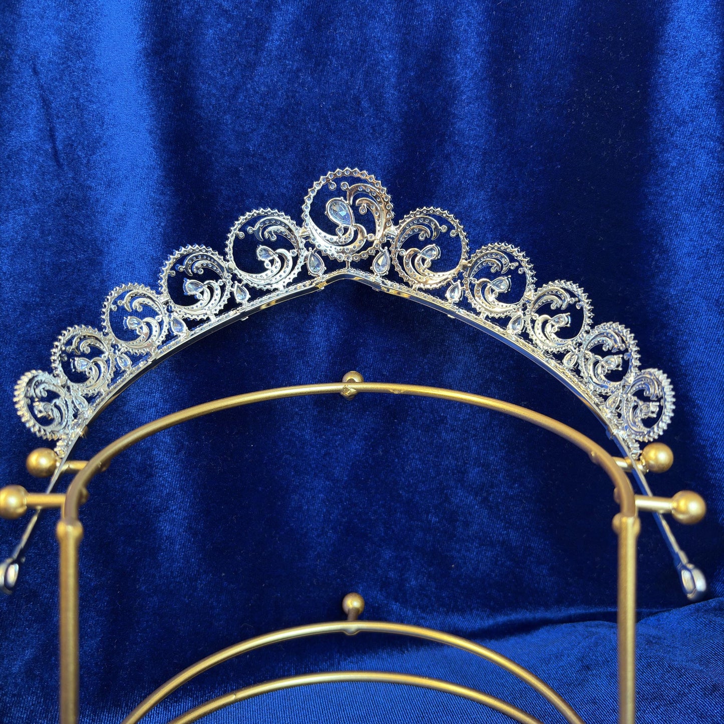 Princess Charlene The Ocean Royal Tiara Cubic Zirconia American Diamond Wedding Crown Jewels Silver Bridal Headpiece Elegant Wave Scroll