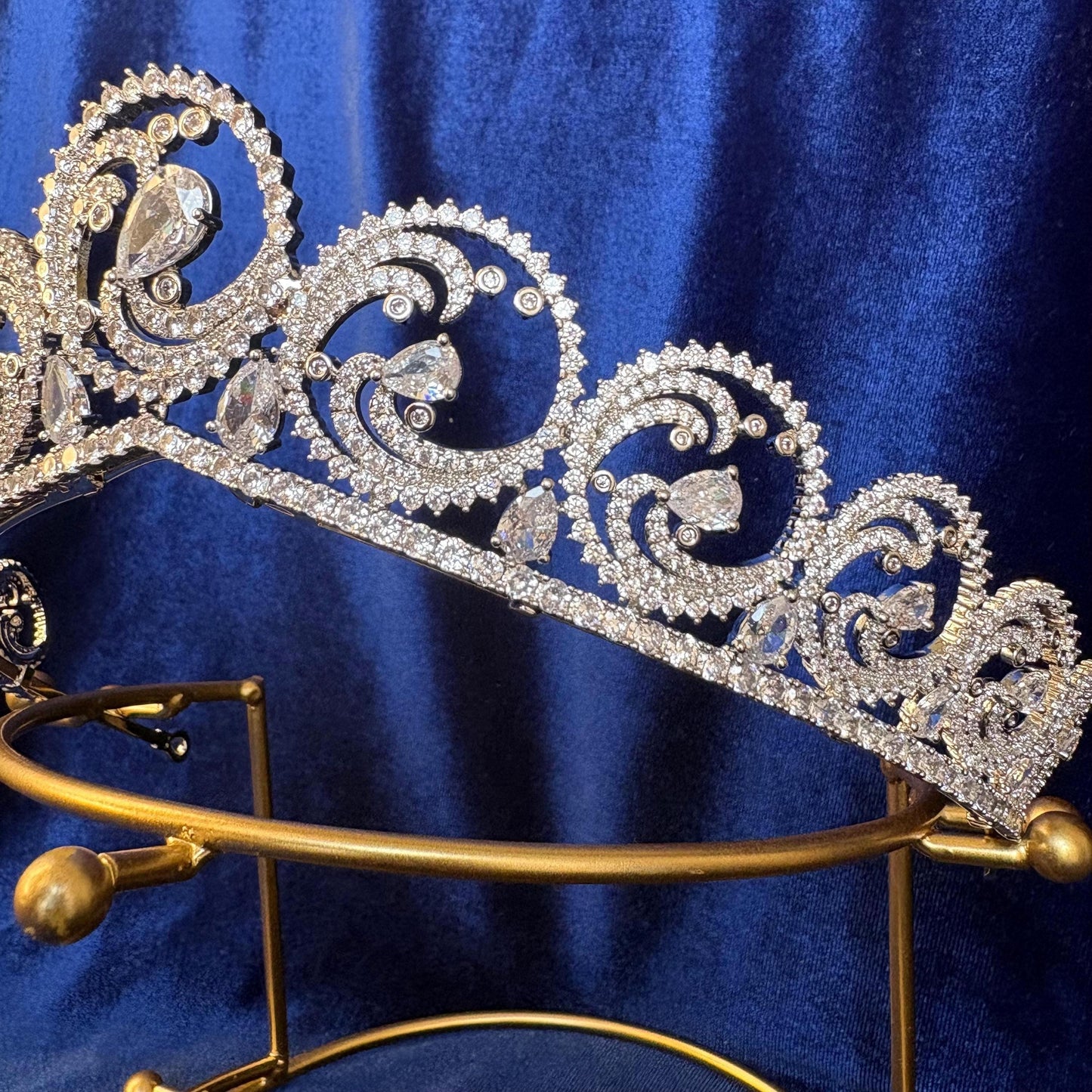 Princess Charlene The Ocean Royal Tiara Cubic Zirconia American Diamond Wedding Crown Jewels Silver Bridal Headpiece Elegant Wave Scroll