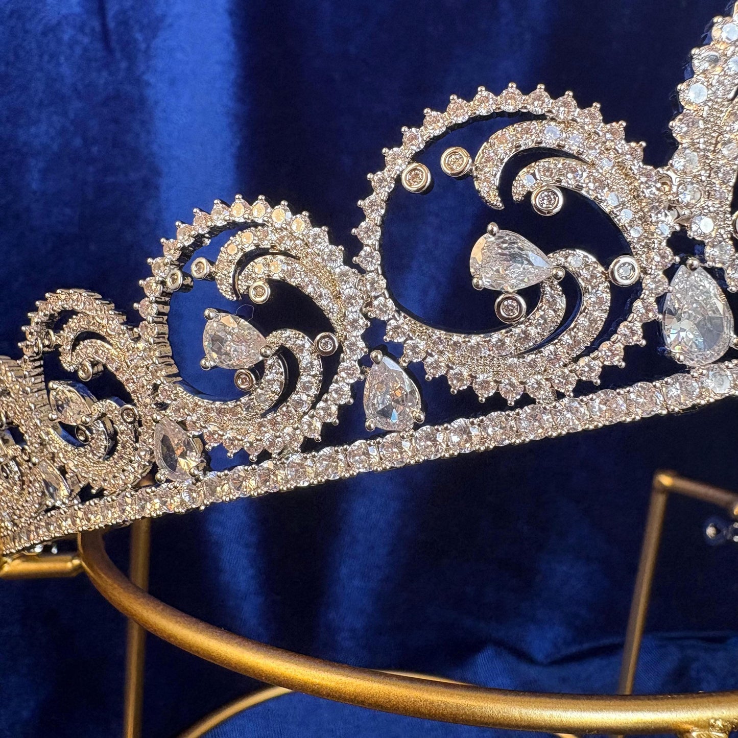 Modern Round Wave Scroll Bridal Tiara Cubic Zirconia American Diamond Wedding Crown Jewels Silver Bridal Headpiece Elegant