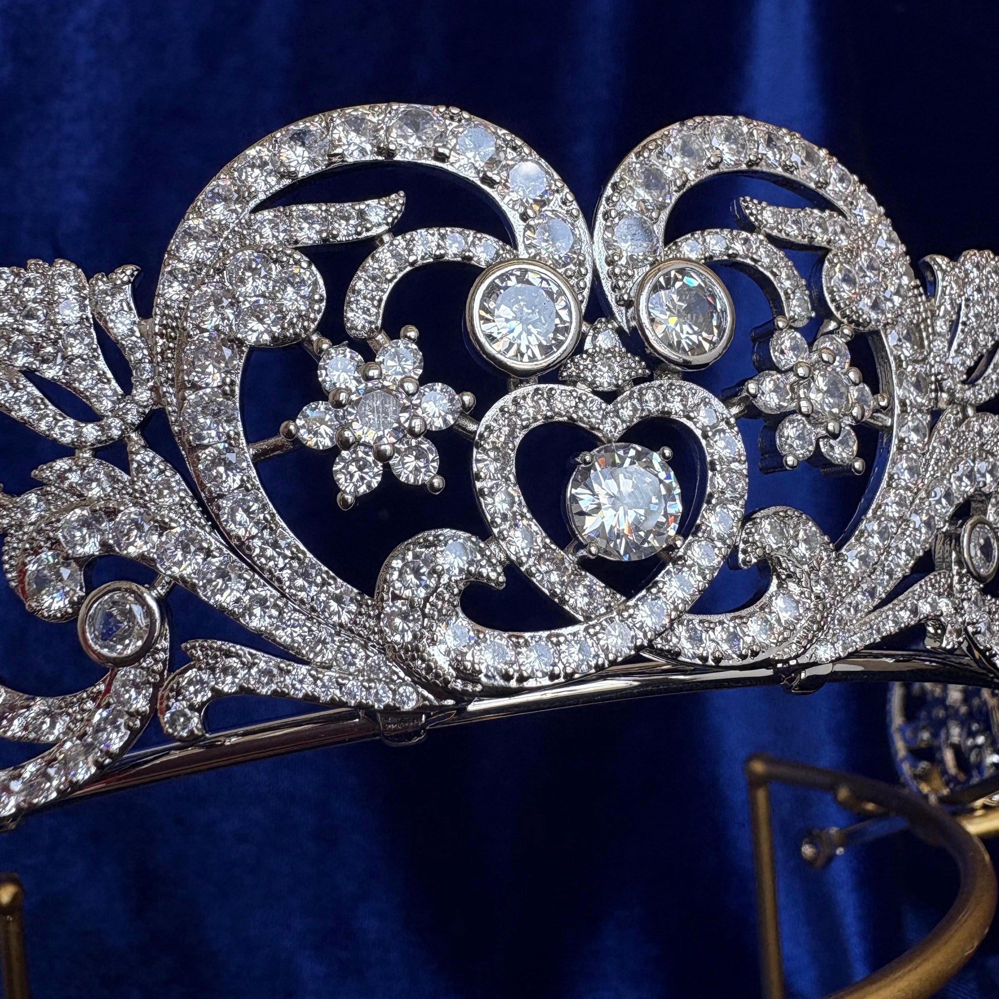 Heart Designed Romantic Style Wedding Crown Cubic Zirconia Simulated Diamond Bridal Tiara Hearts and Floral Dainty Elegant Details Diadem