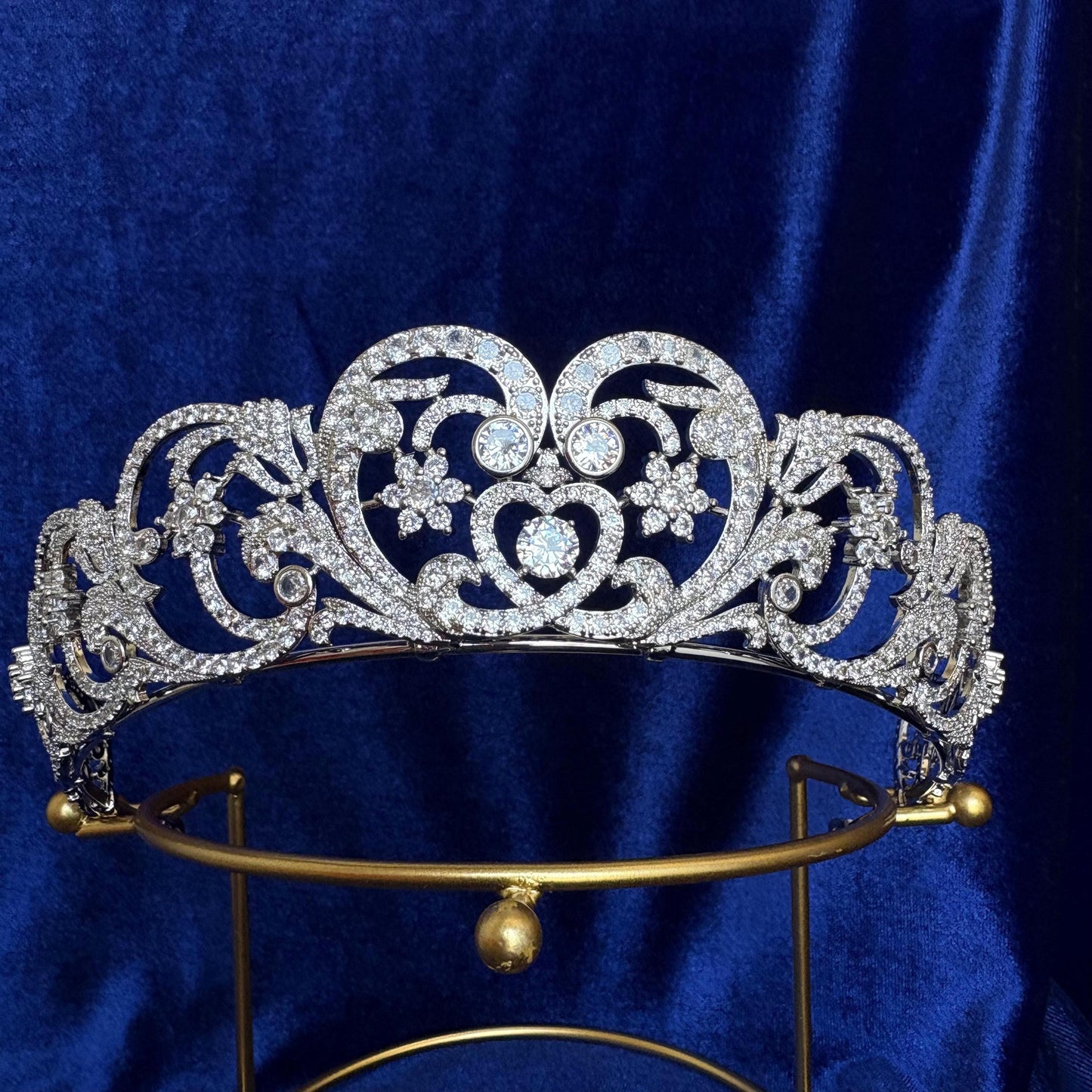 Heart Designed Romantic Style Wedding Crown Cubic Zirconia Simulated Diamond Bridal Tiara Hearts and Floral Dainty Elegant Details Diadem