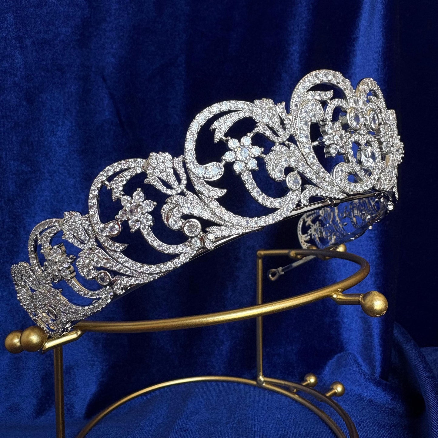 Heart Designed Romantic Style Wedding Crown Cubic Zirconia Simulated Diamond Bridal Tiara Hearts and Floral Dainty Elegant Details Diadem