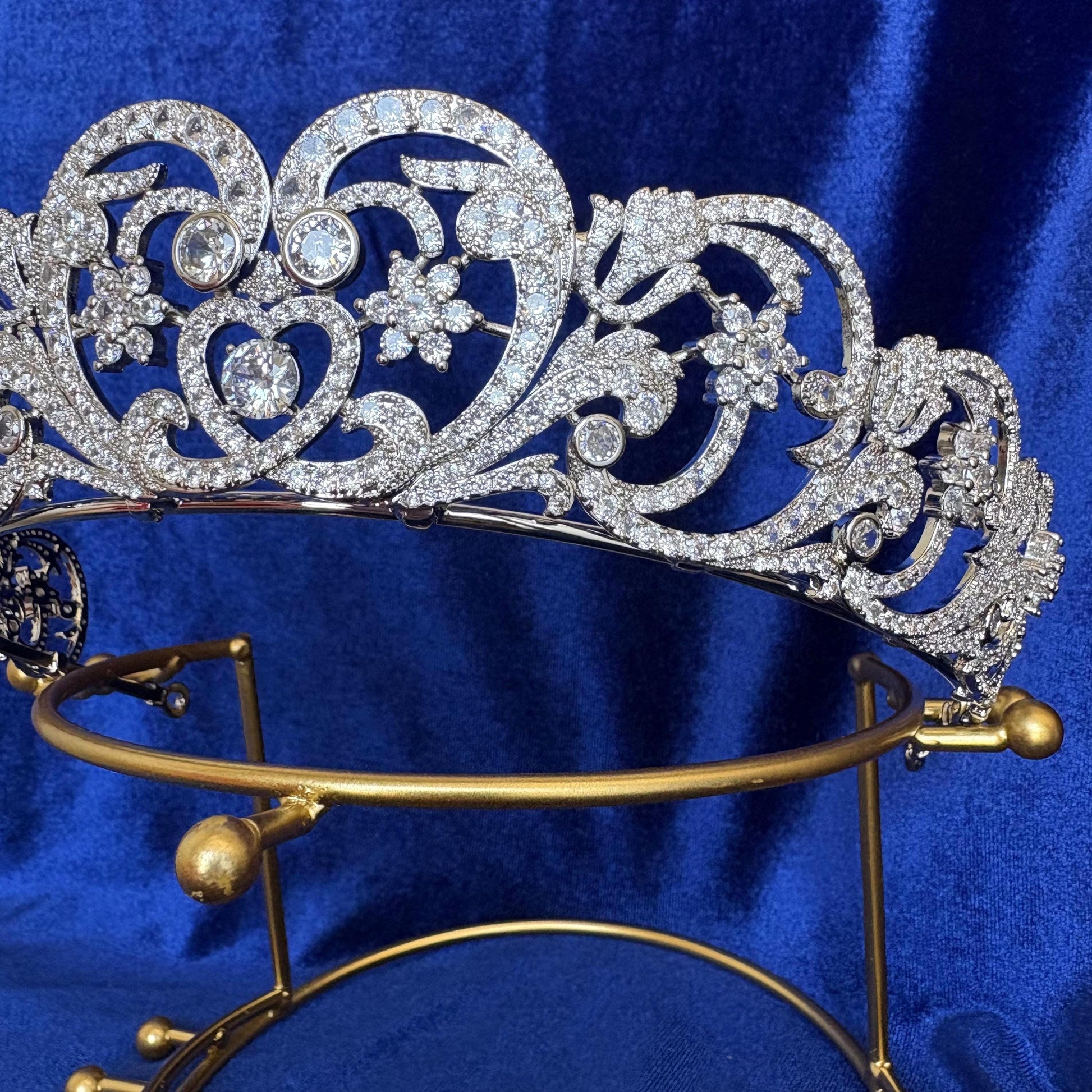 Heart Designed Romantic Style Wedding Crown Cubic Zirconia Simulated Diamond Bridal Tiara Hearts and Floral Dainty Elegant Details Diadem