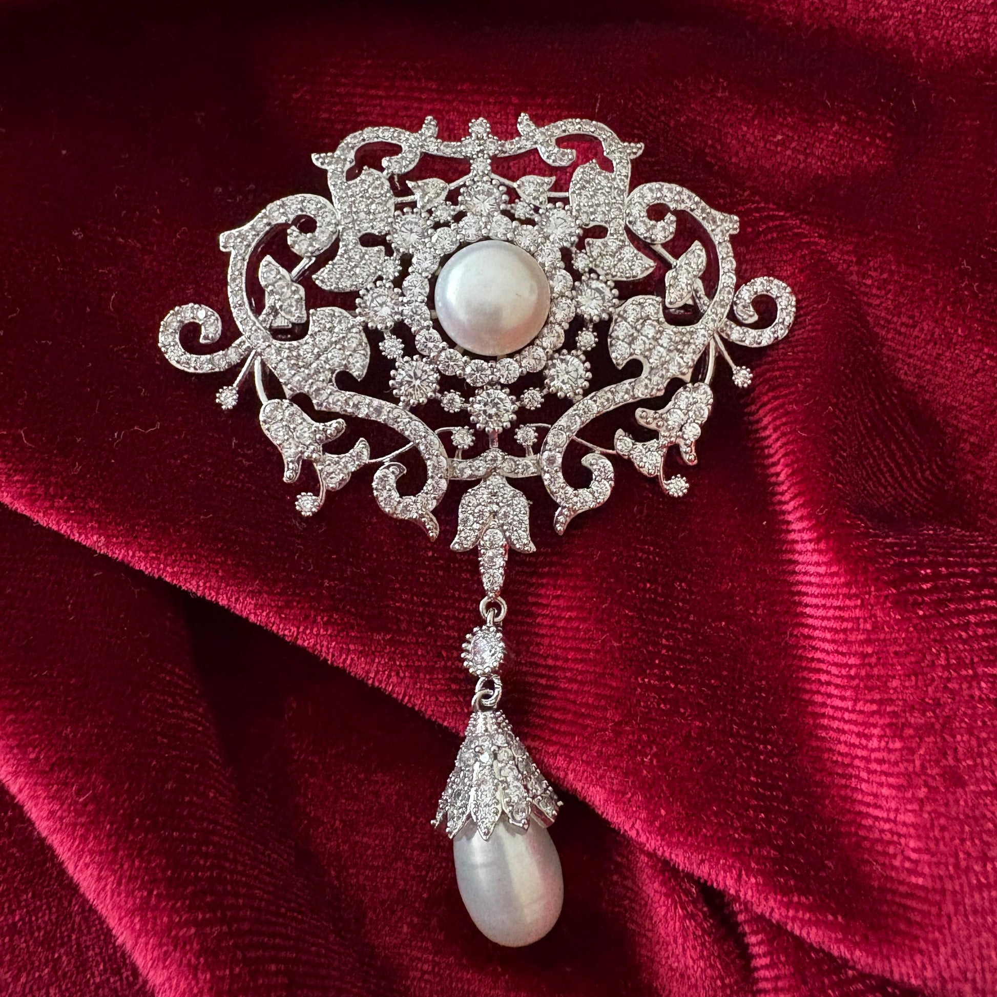 Dangling Drop Tear Pearl Victorian Brooch Vintage Style Scroll Open Work Statement Baroque Cubic Zirconia American Diamond Luxury Pin