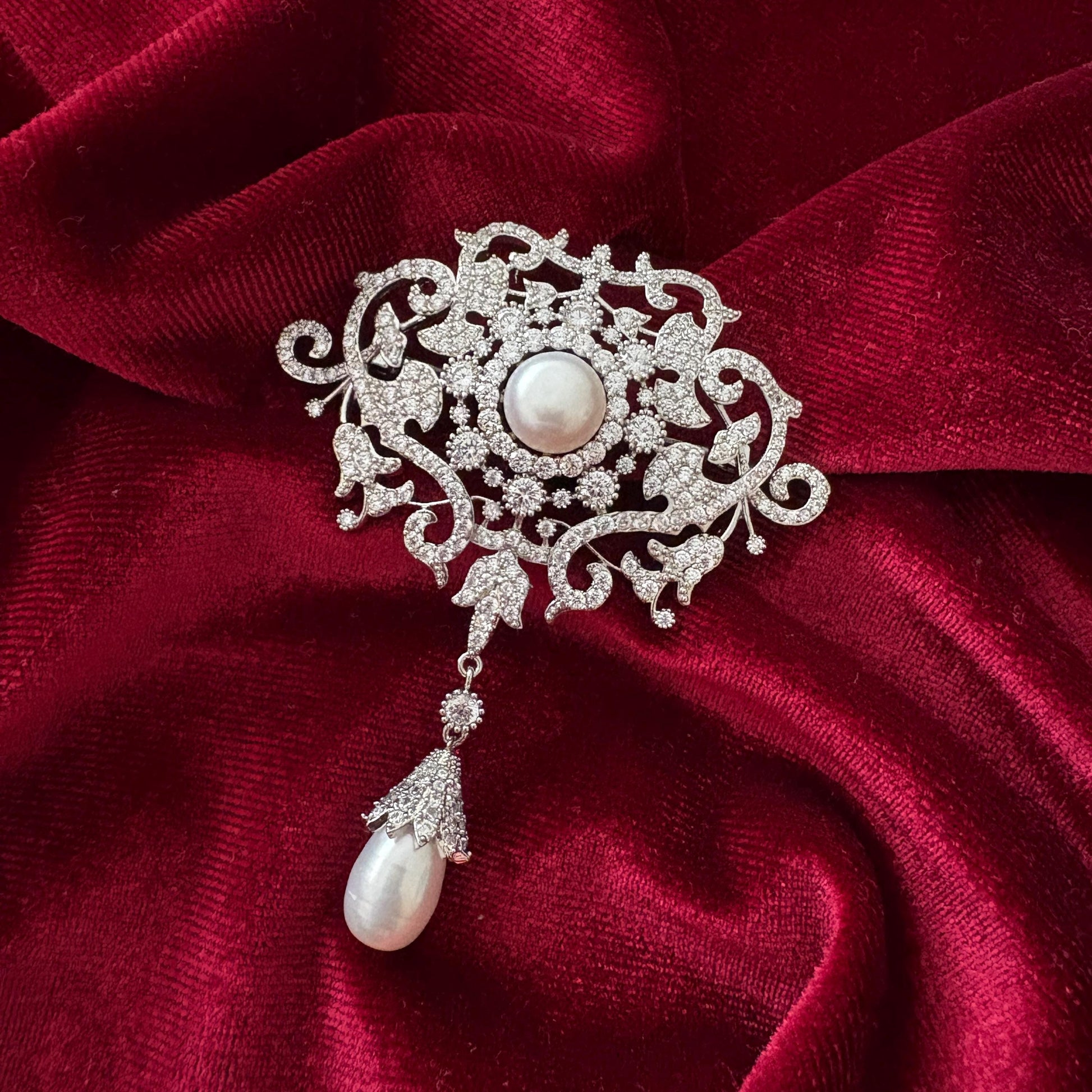 Dangling Drop Tear Pearl Victorian Brooch Vintage Style Scroll Open Work Statement Baroque Cubic Zirconia American Diamond Luxury Pin