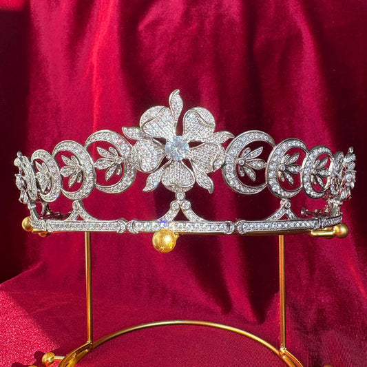 Floral Classic Bridal Tiara Elegant Fairytale Wedding Crown Luxury CZ Petal Centerpiece Bloom Circle Delicate Spring Open Circle