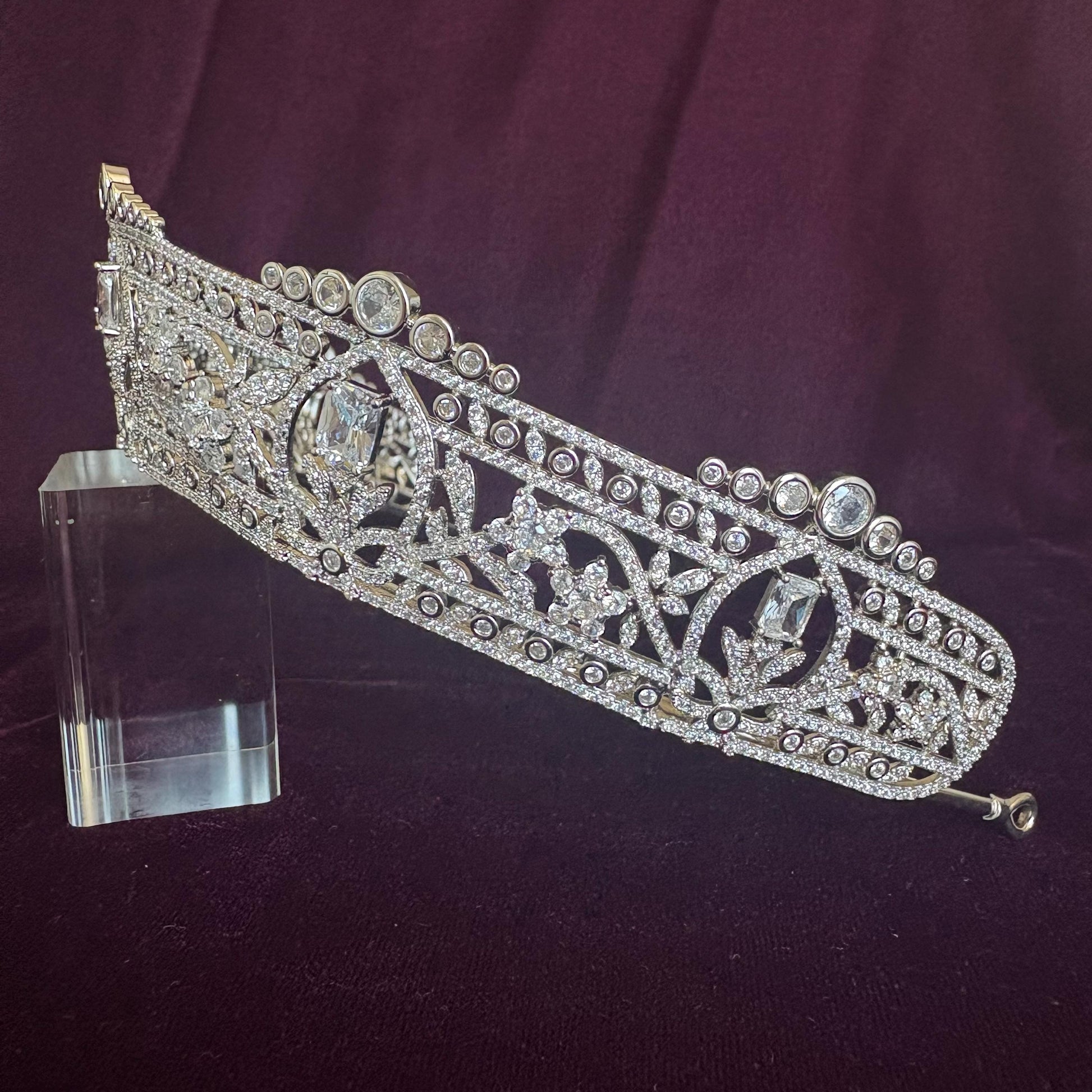 Handmade Vintage Style Wedding Tiara – Full Cubic Zirconia Floral Delicate Bridal Crown – Elegant Royal Headpiece – Classic Timeless Luxury