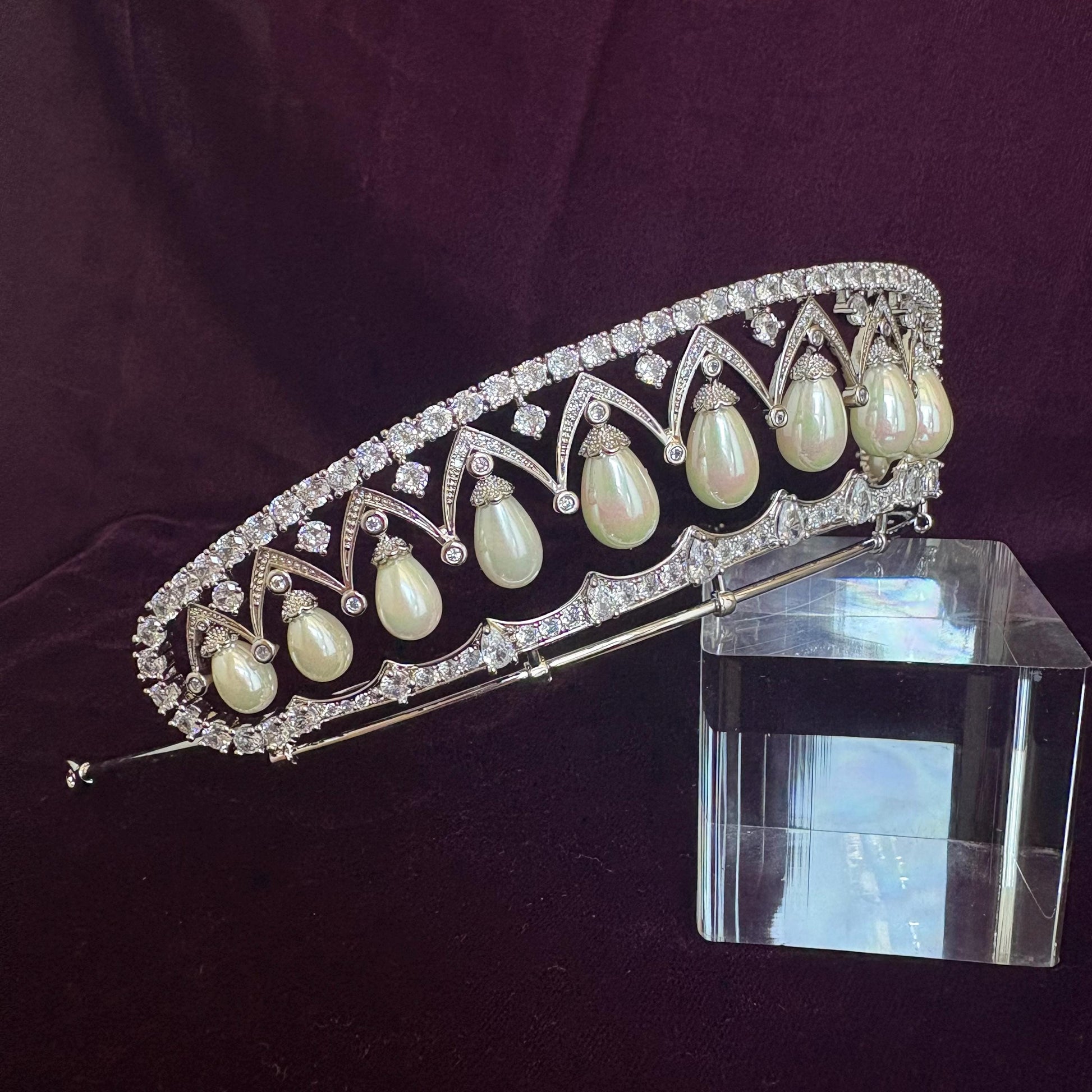 Bridal Pearl Tiara Classic Luxury Wedding Crown Baroque Dangling Drop Pearl Diadem for Bride Baroque Style Crown