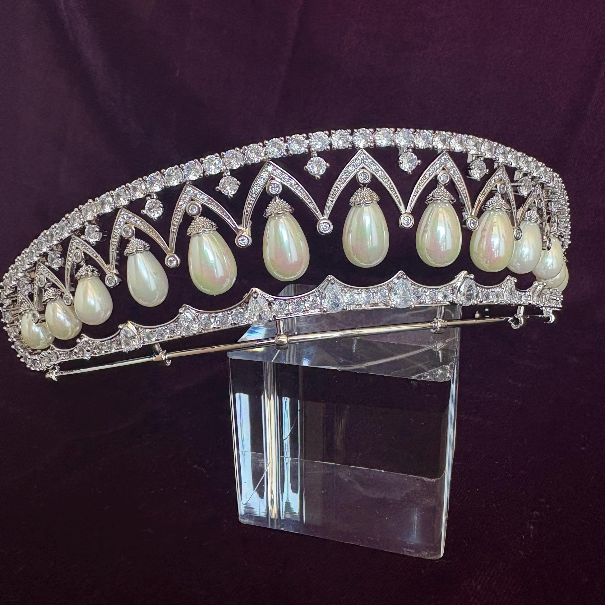 Bridal Pearl Tiara Classic Luxury Wedding Crown Baroque Dangling Drop Pearl Diadem for Bride Baroque Style Crown