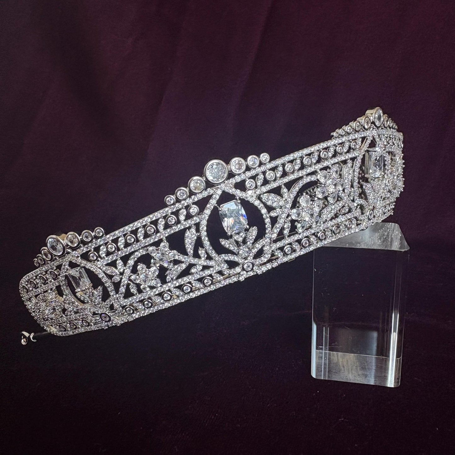 Handmade Vintage Style Wedding Tiara – Full Cubic Zirconia Floral Delicate Bridal Crown – Elegant Royal Headpiece – Classic Timeless Luxury