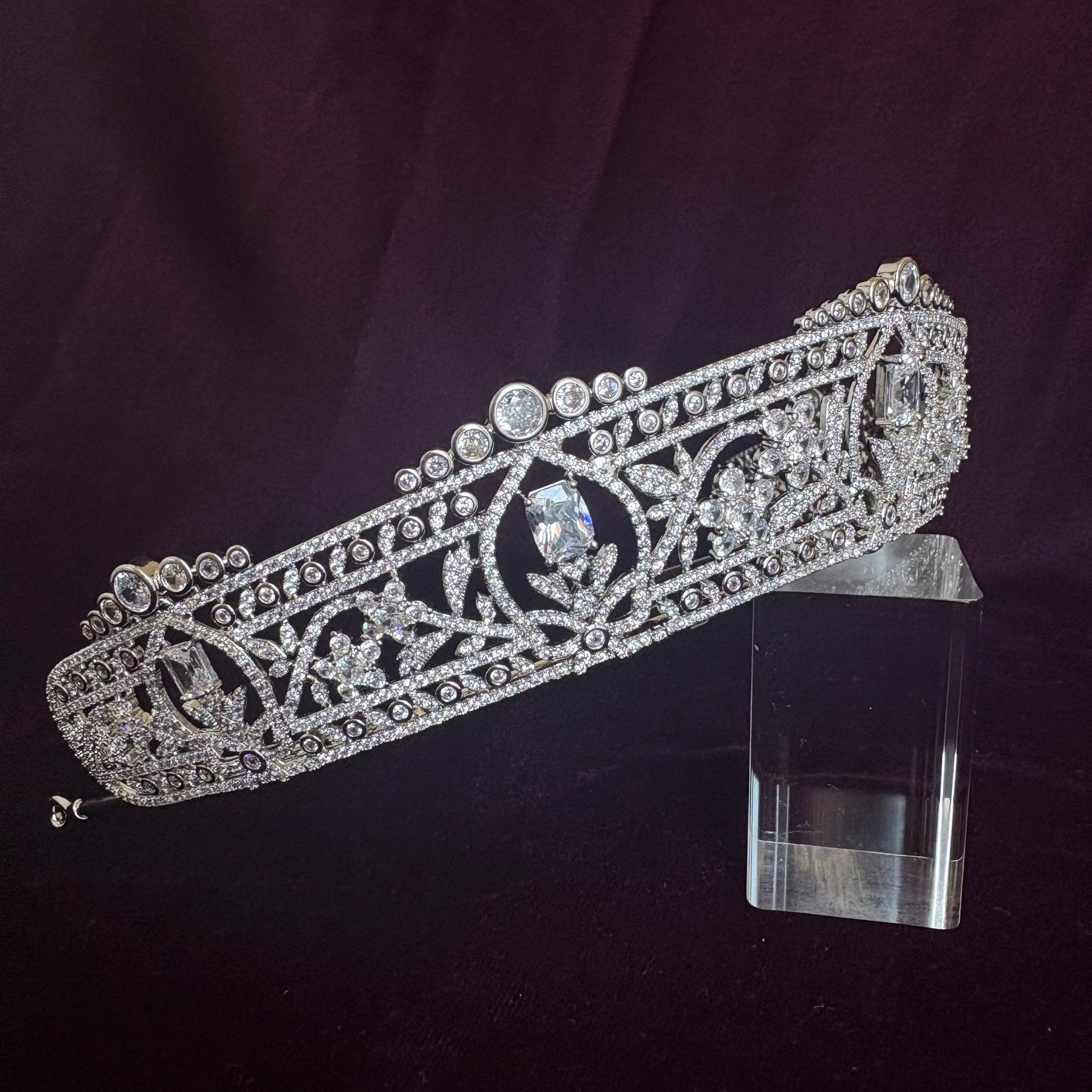 Handmade Vintage Style Wedding Tiara – Full Cubic Zirconia Floral Delicate Bridal Crown – Elegant Royal Headpiece – Classic Timeless Luxury