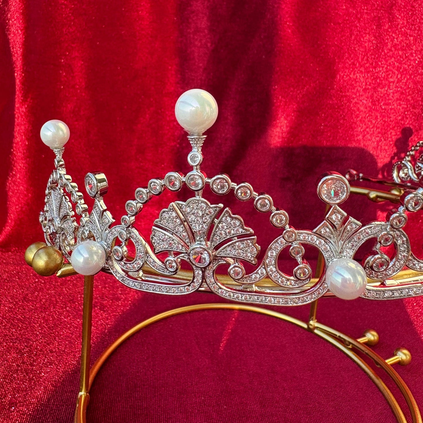 Bridal Pearl Tiara Shell Motif Luxury Wedding Crown Crown Art Nouveau Headpiece for Bride Elegant Vintage CZ Diamond Dainty Princess Tiara