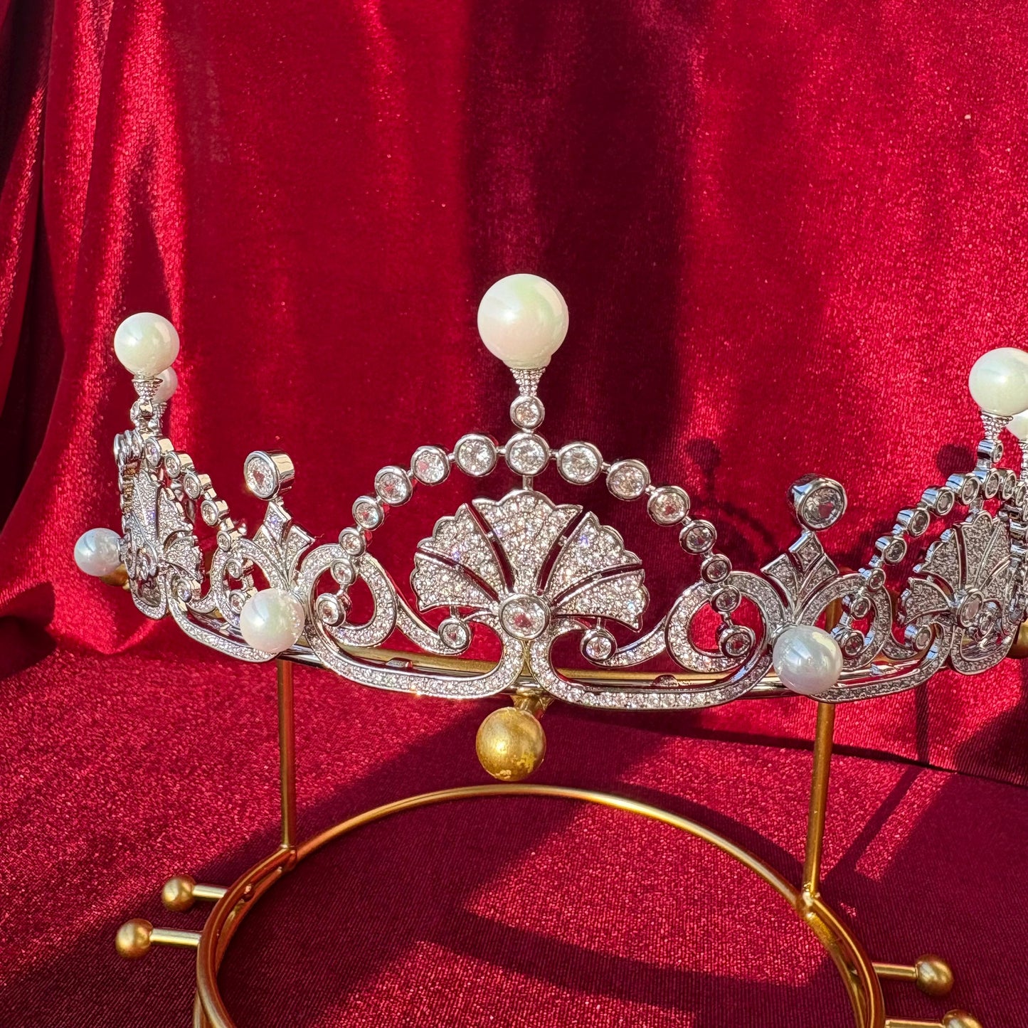 Bridal Pearl Tiara Shell Motif Luxury Wedding Crown Crown Art Nouveau Headpiece for Bride Elegant Vintage CZ Diamond Dainty Princess Tiara